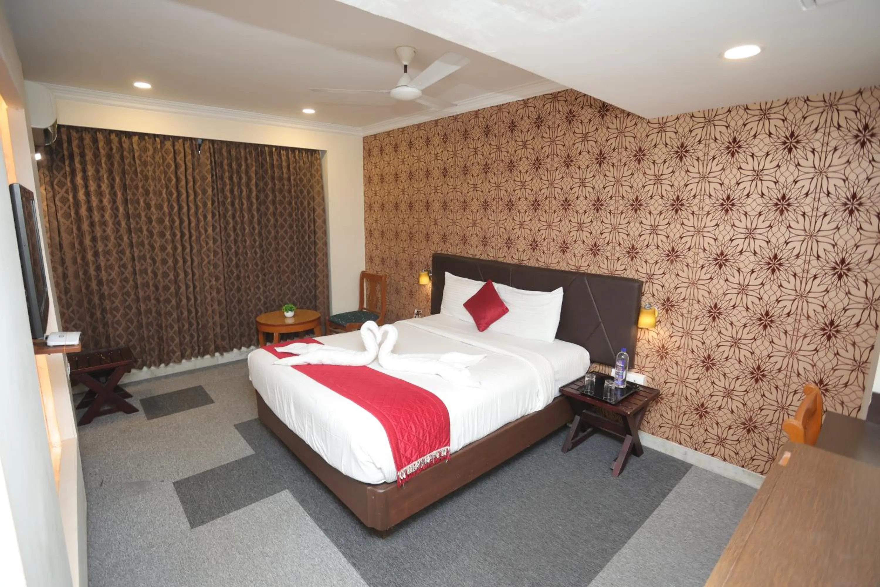 Bed in DFRONT GOLDEN PALACE