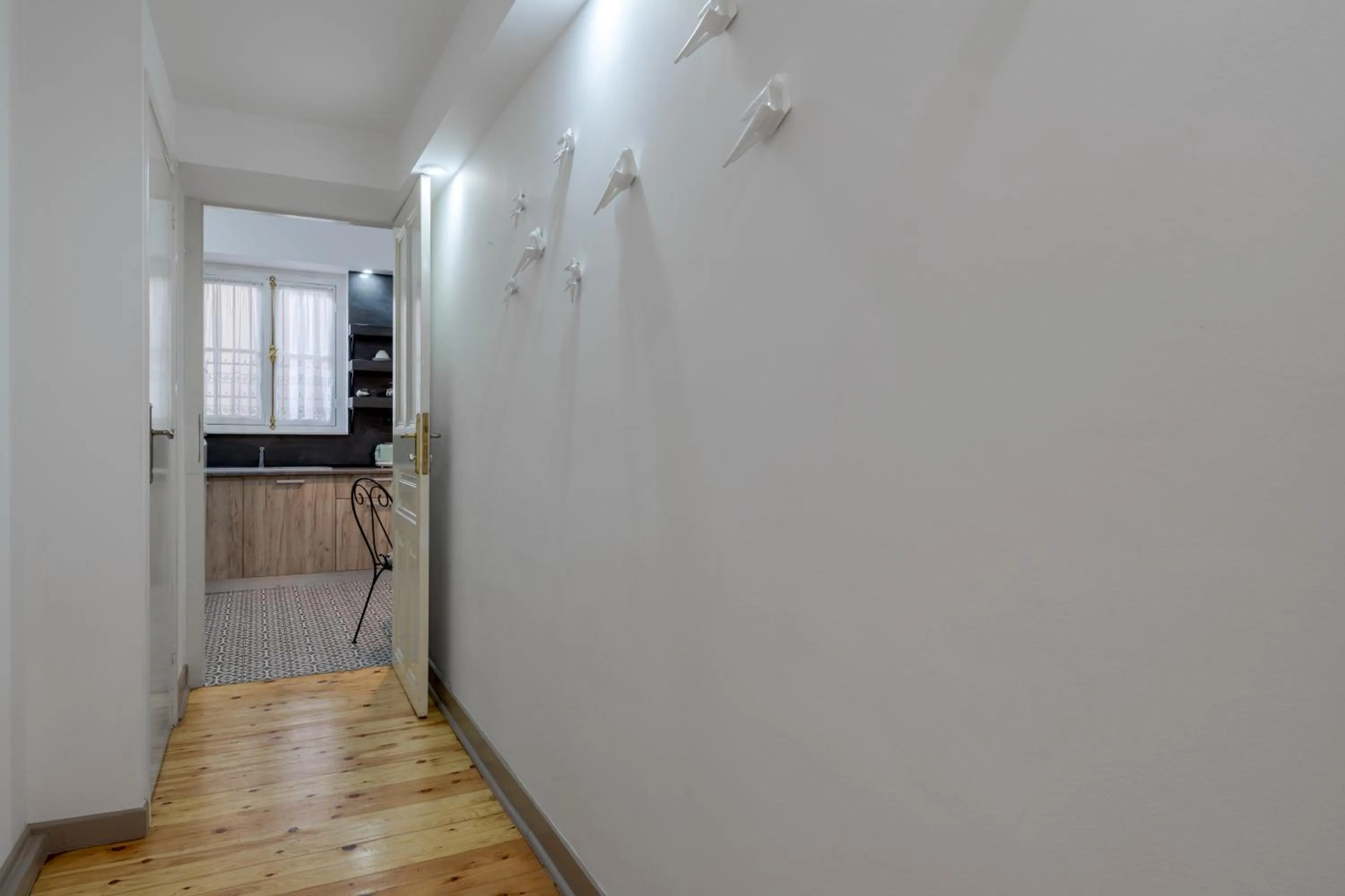 Facade/entrance in 2 Mazi Suites