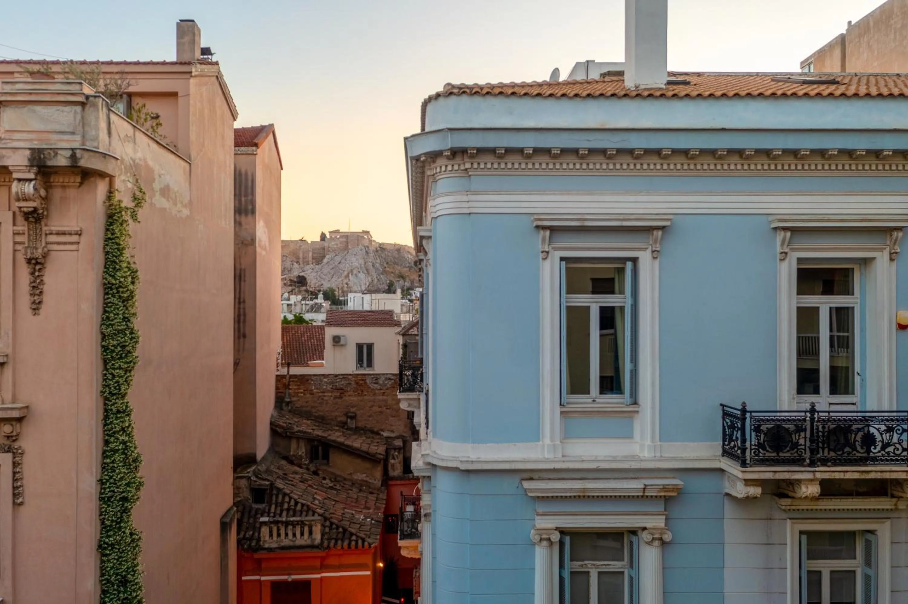 Property building in 2 Mazi Suites