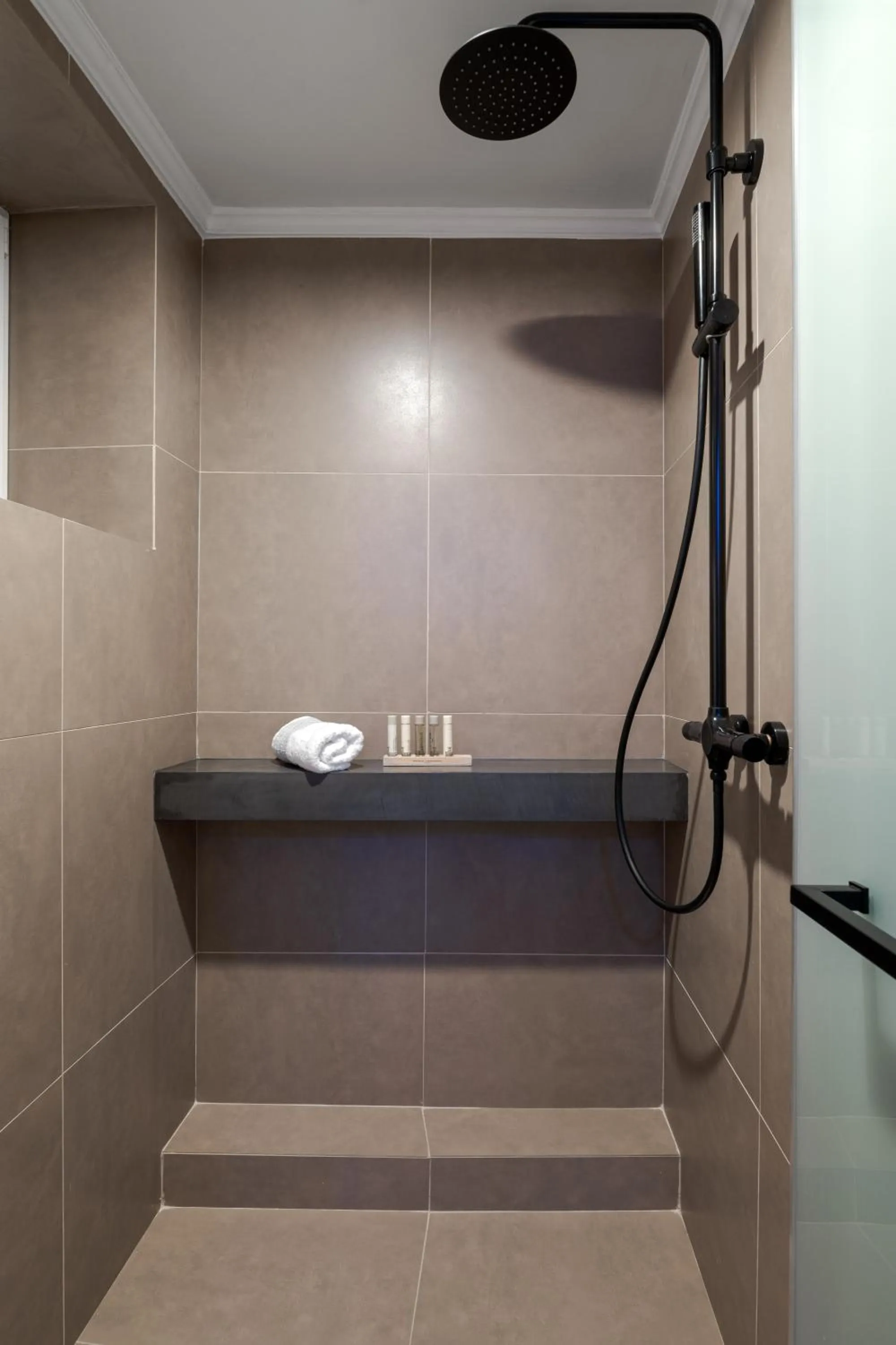 Shower in 2 Mazi Suites