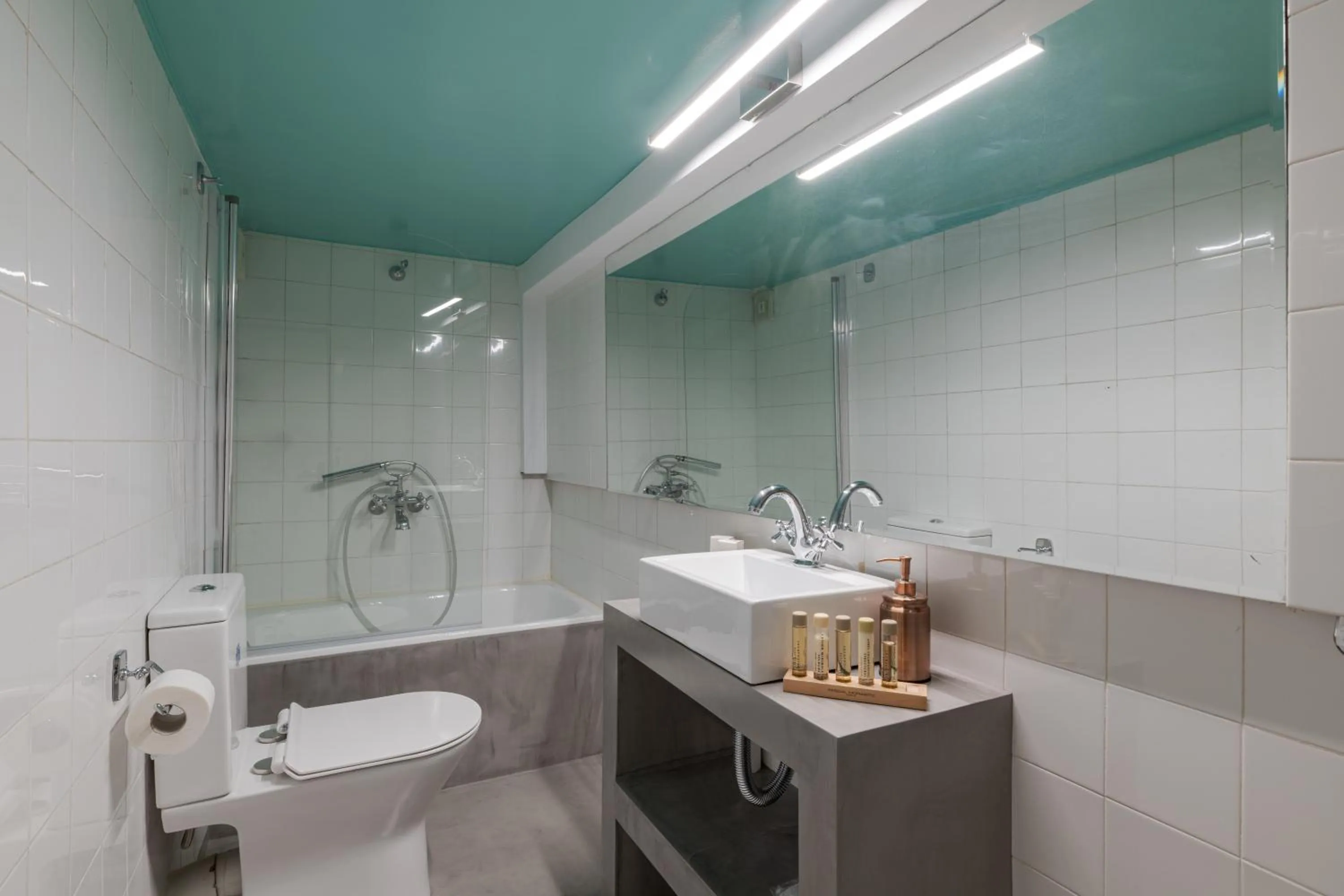 Toilet in 2 Mazi Suites