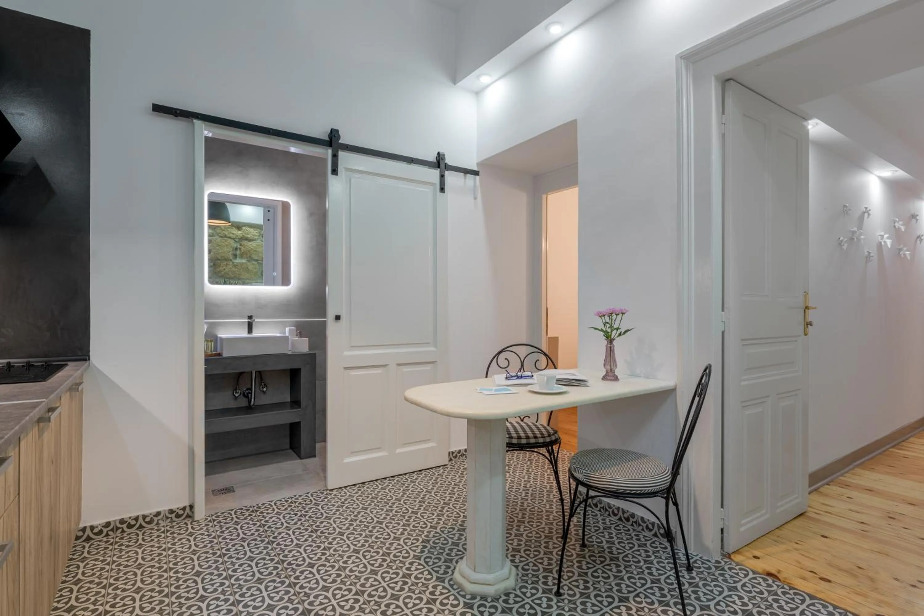 Dining area in 2 Mazi Suites