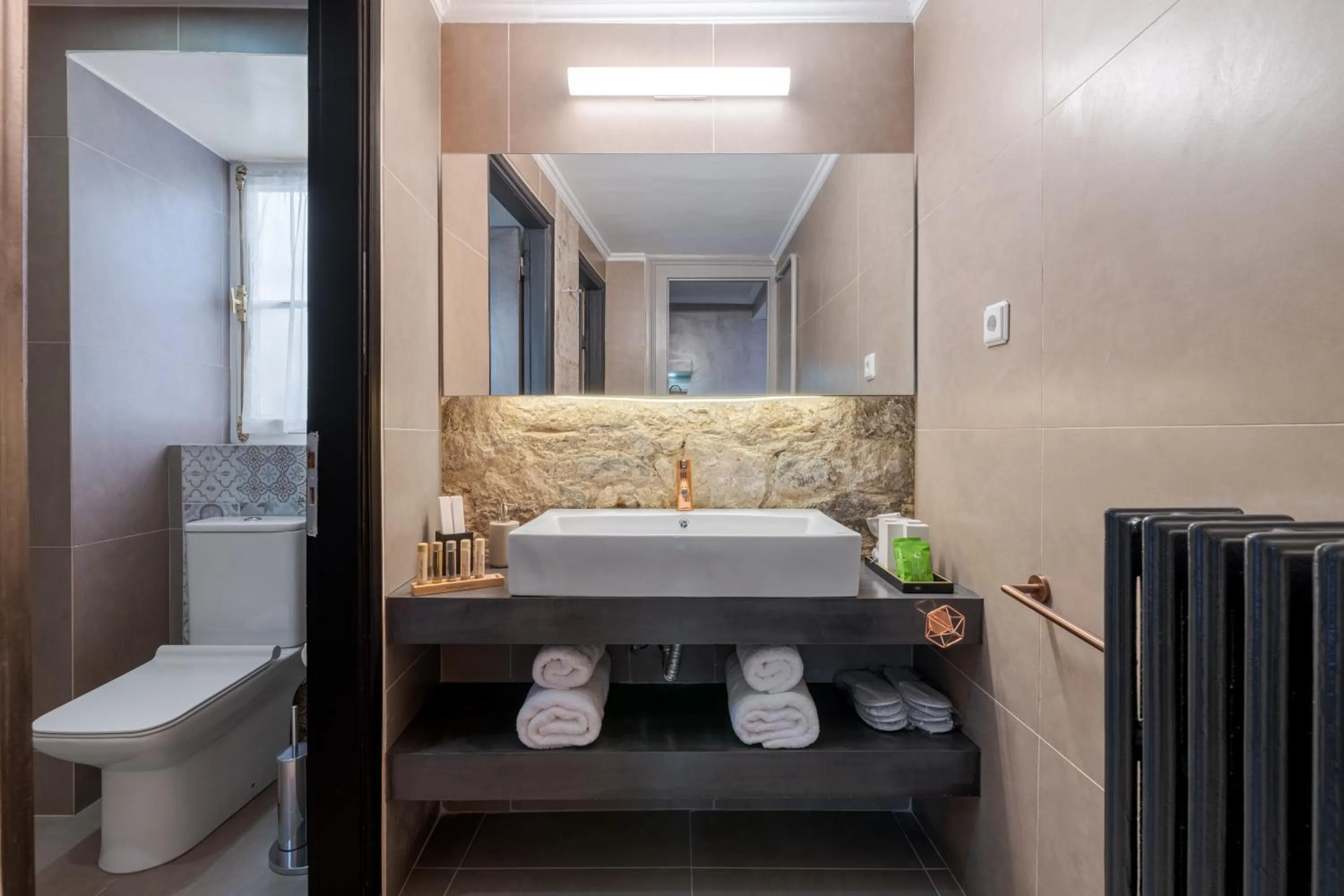 Toilet, Bed in 2 Mazi Suites