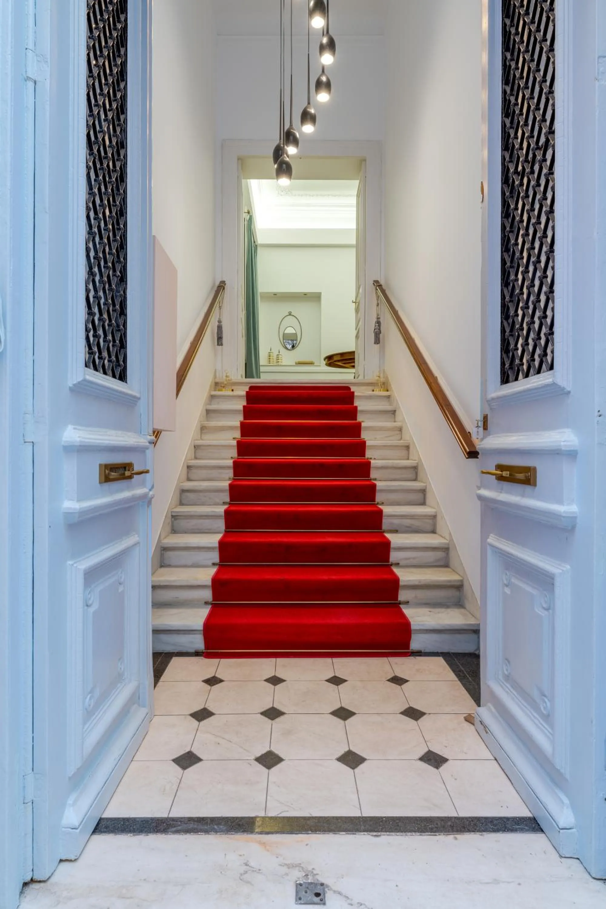 Facade/entrance in 2 Mazi Suites