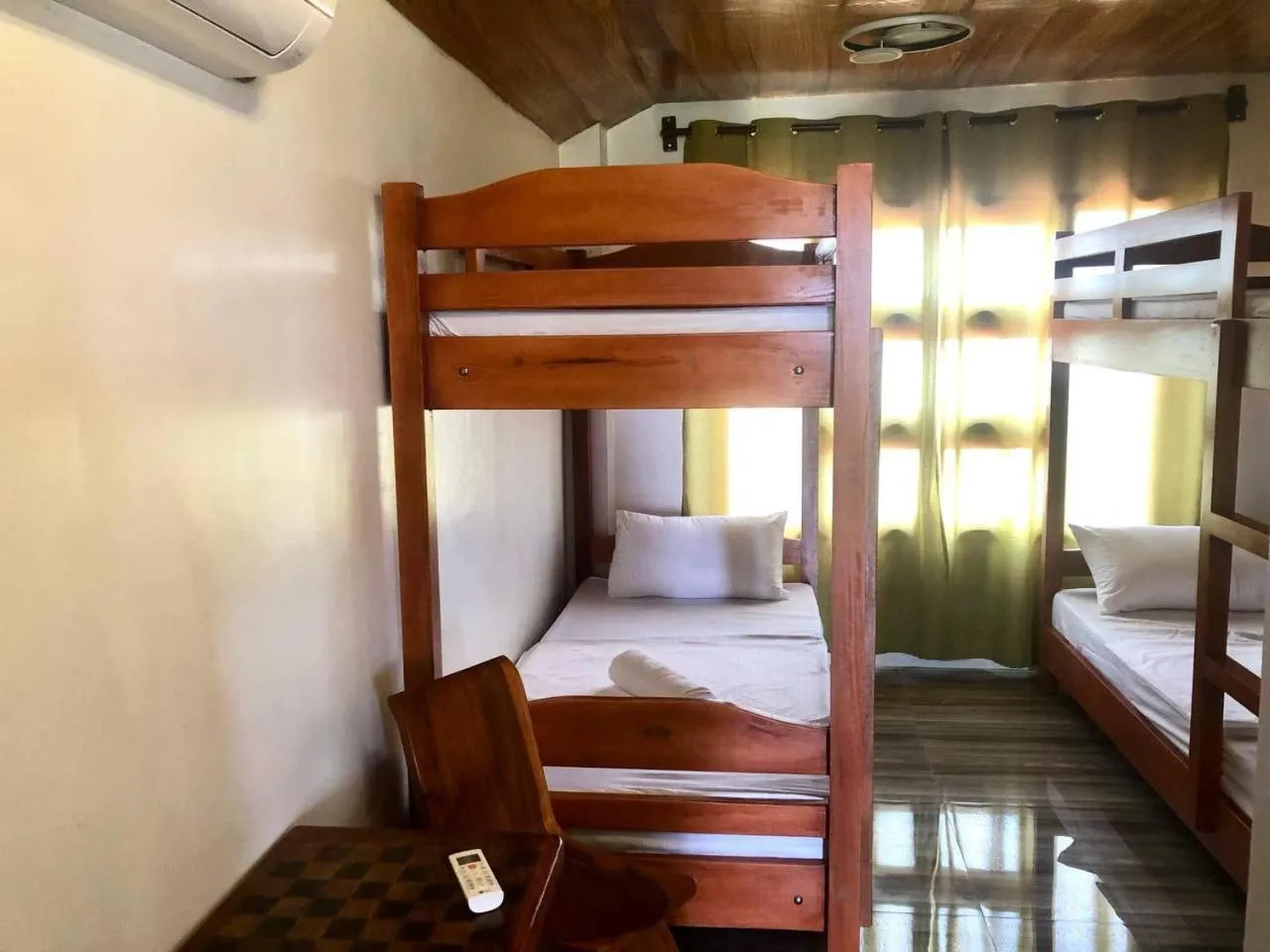 Quadruple Room in RedDoorz @ Ola Vida Casa Rental Ilocos Sur