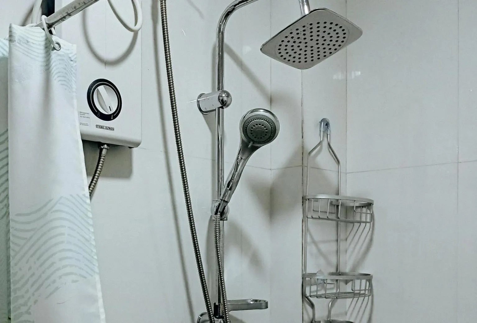 Public Bath in RedDoorz @ Ham Jam Inn Resort