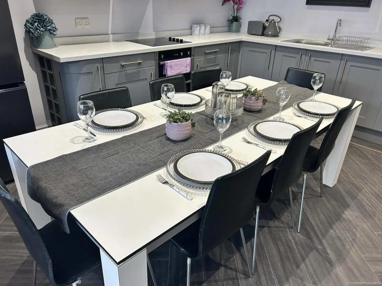 Kitchen or kitchenette in Sugar Hill Suite by Sasco Apartments