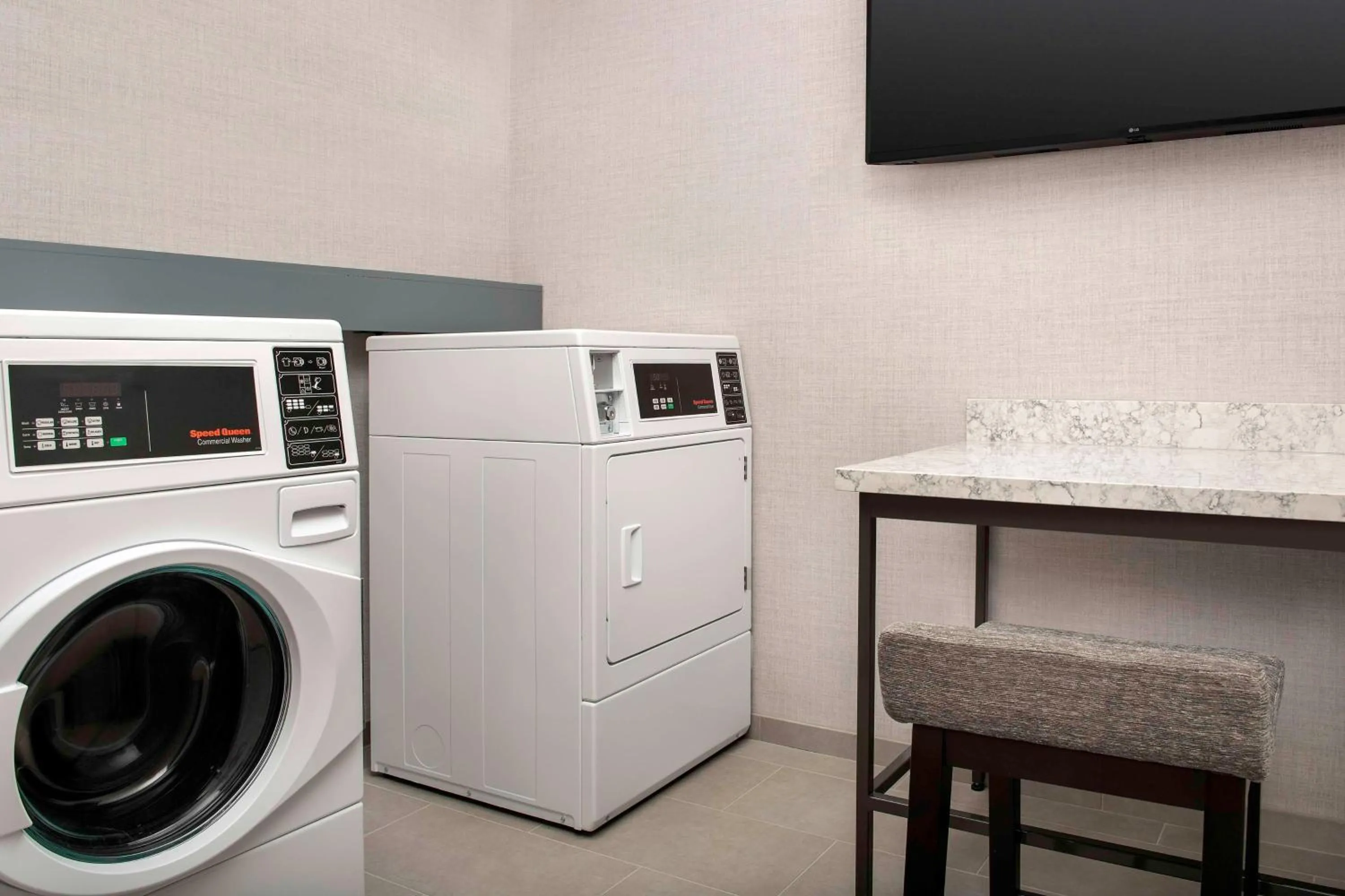 Property building in Hilton Garden Inn Pensacola Downtown