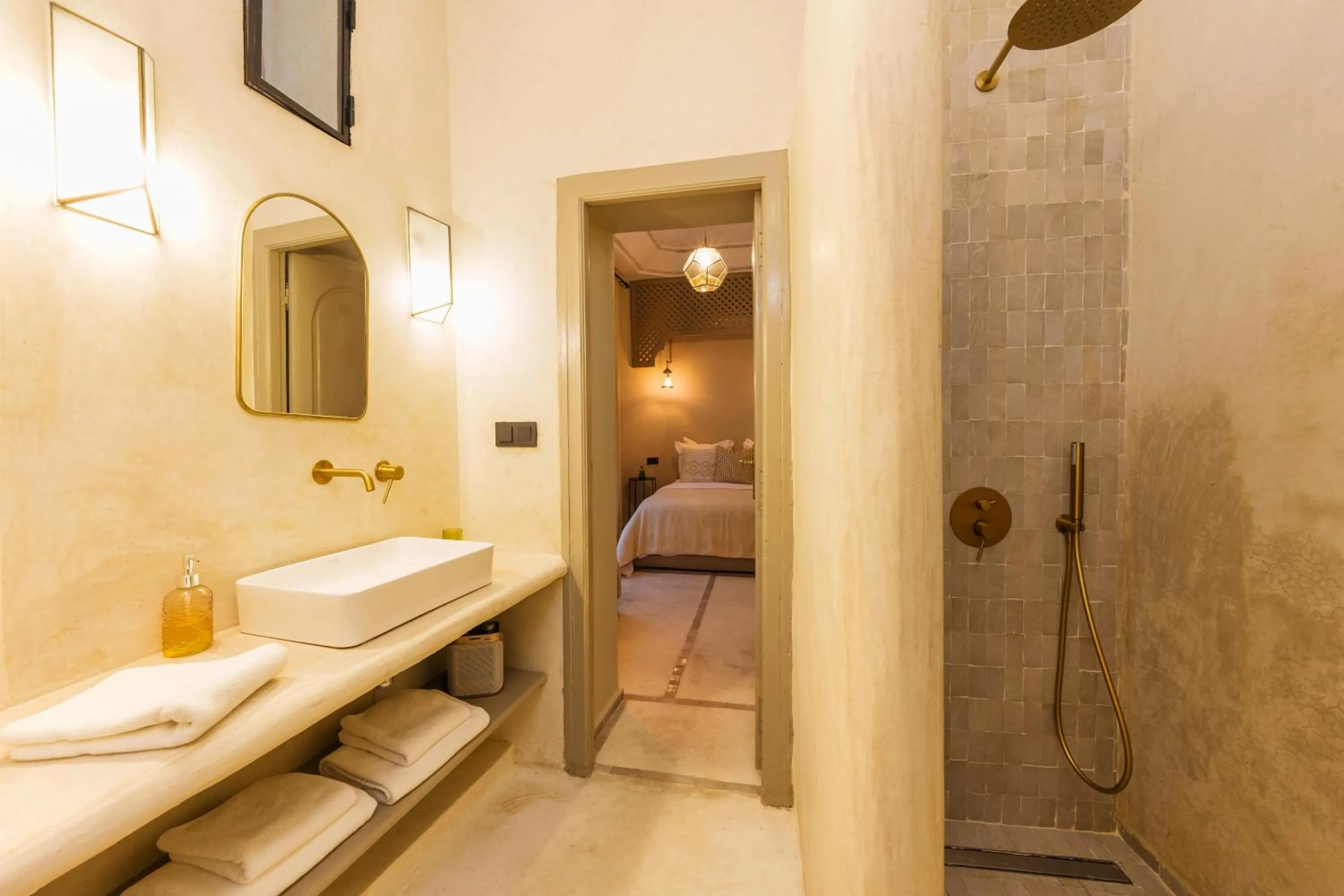 Shower, Bed in Riad XO