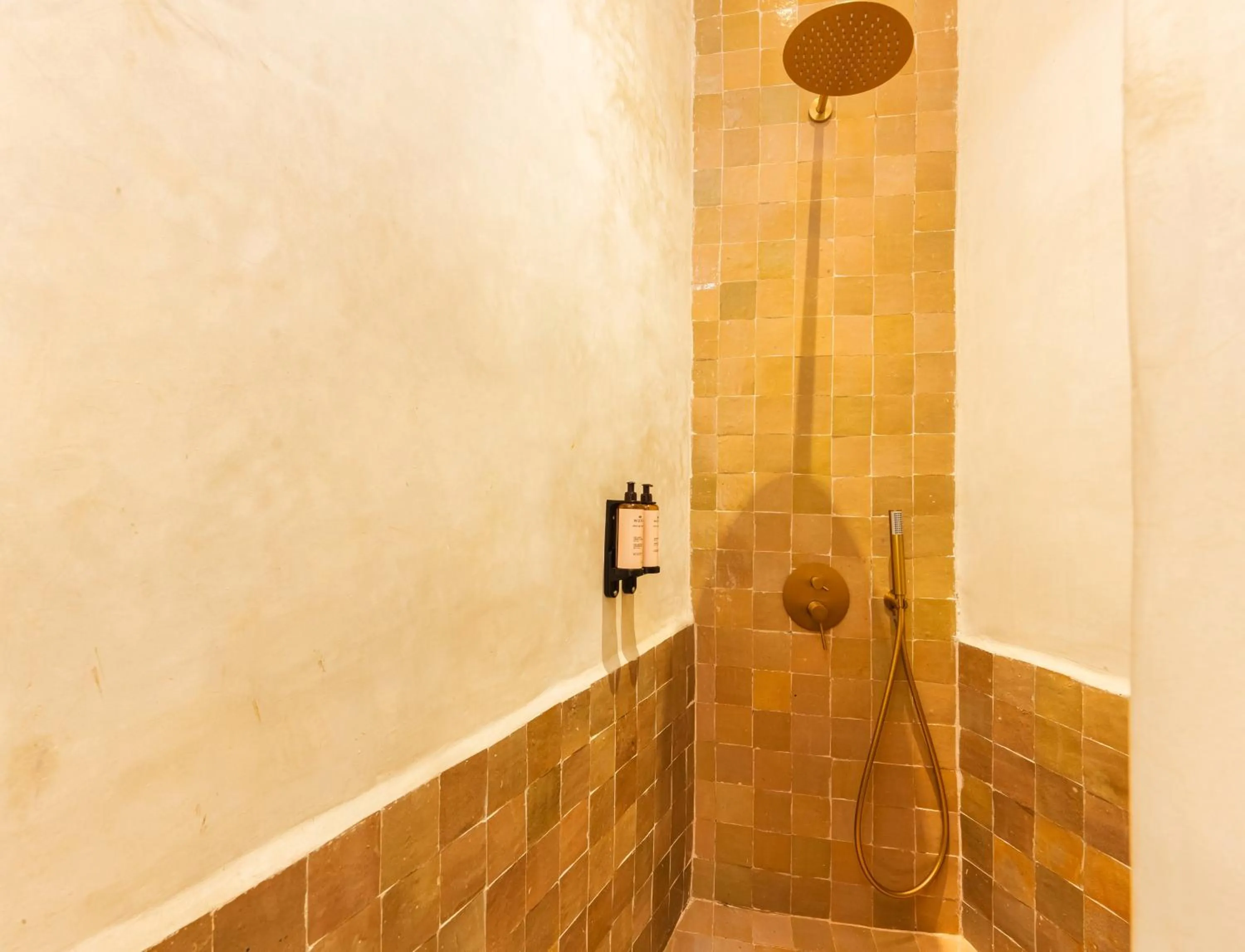 Shower in Riad XO