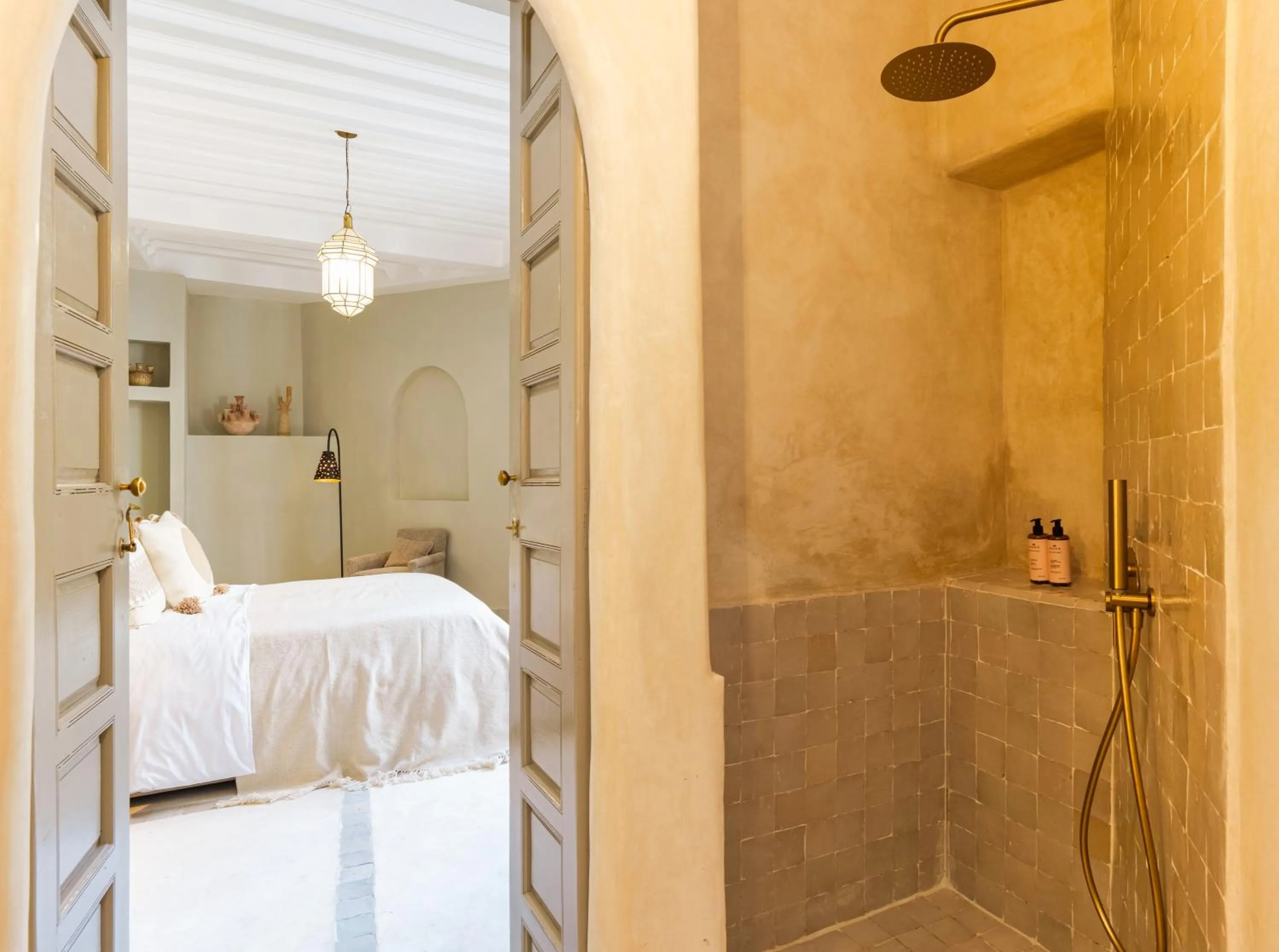 Shower, Bed in Riad XO