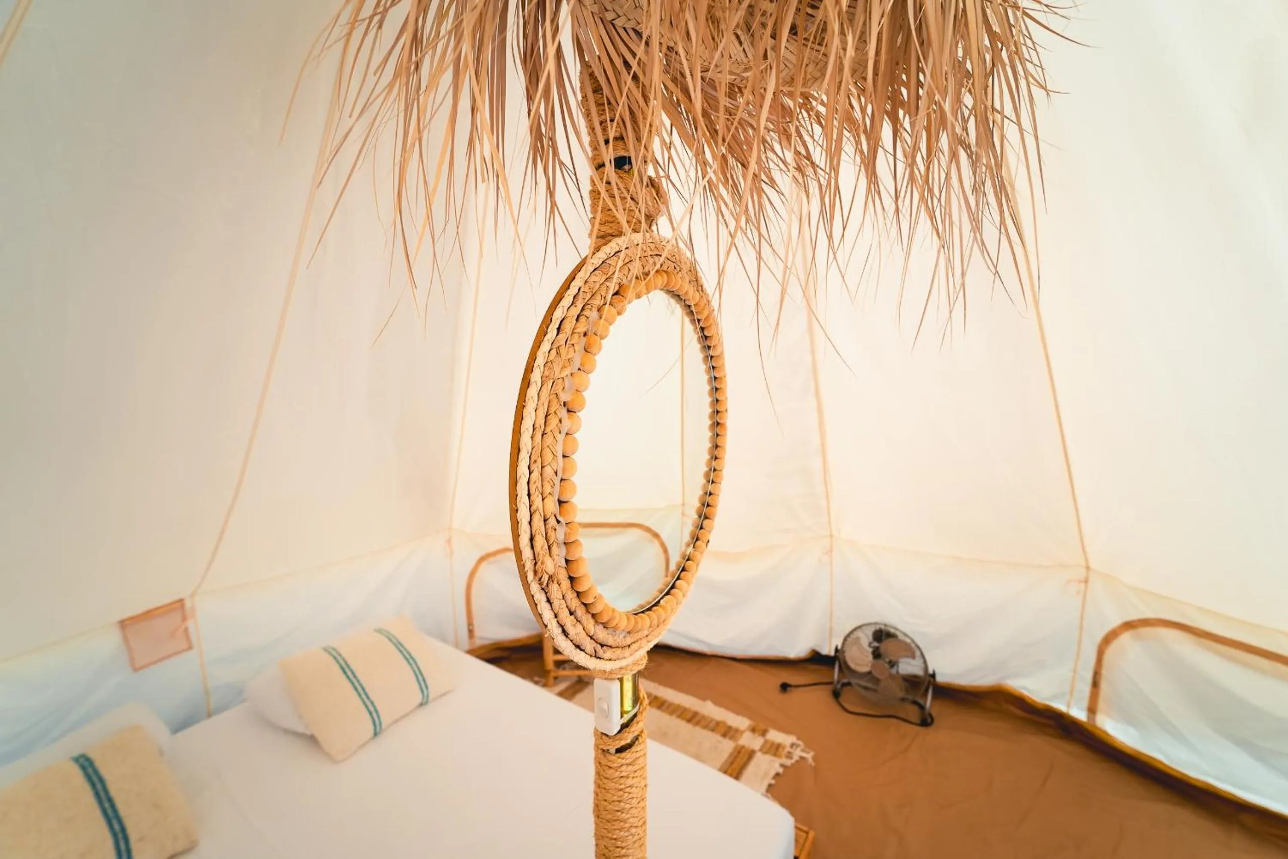 Photo of the whole room, Bed in HolaCamp Chilches