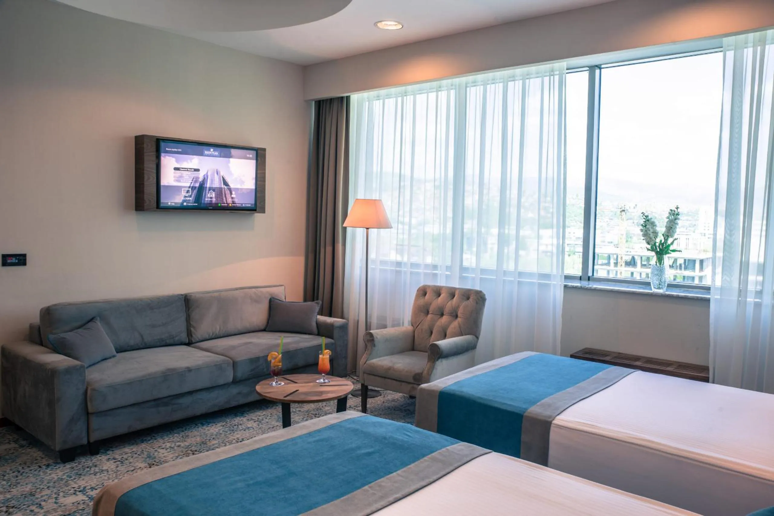 Photo of the whole room, Bed in Radon Plaza