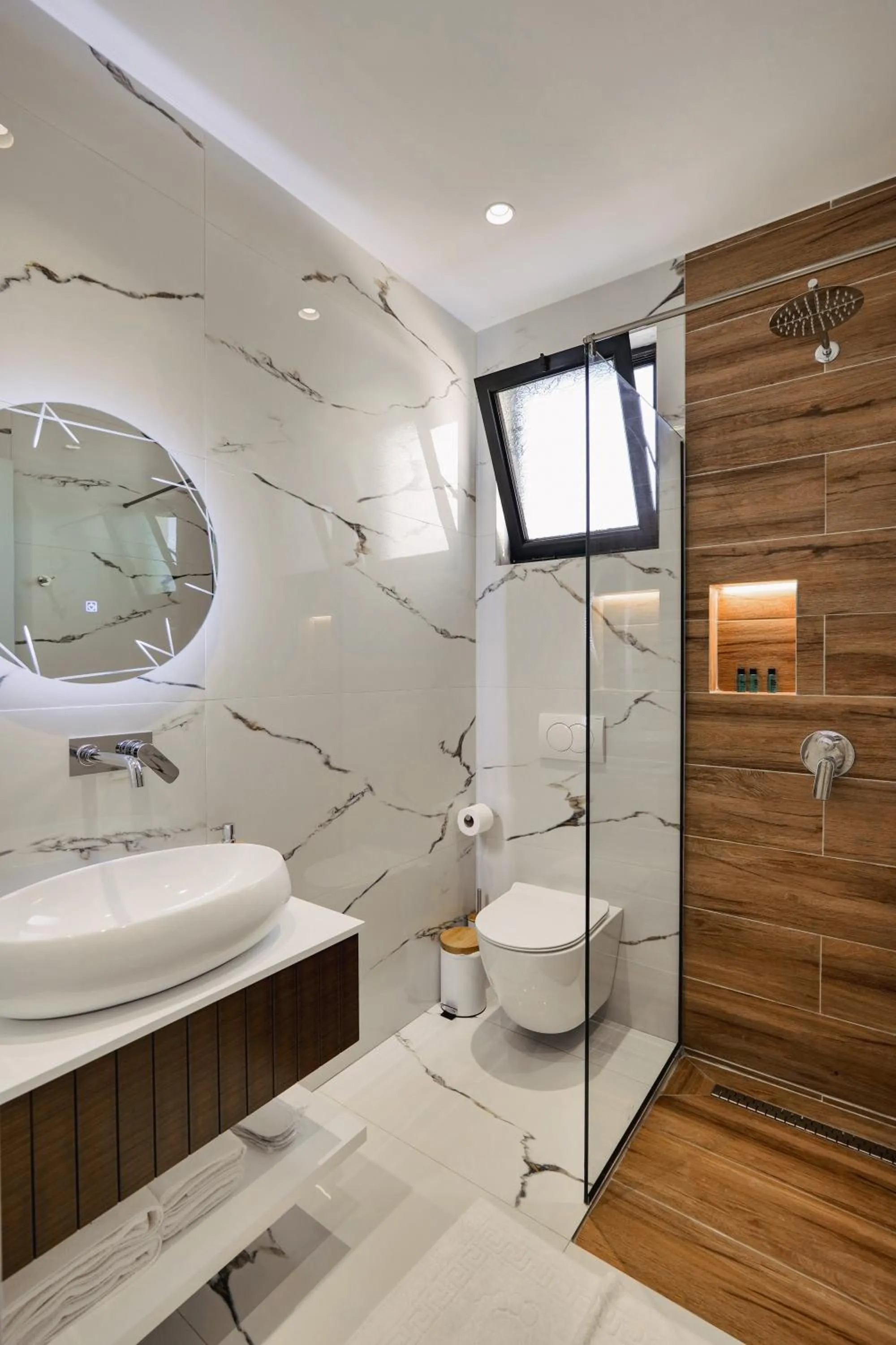 Shower in Sunlight Hotel