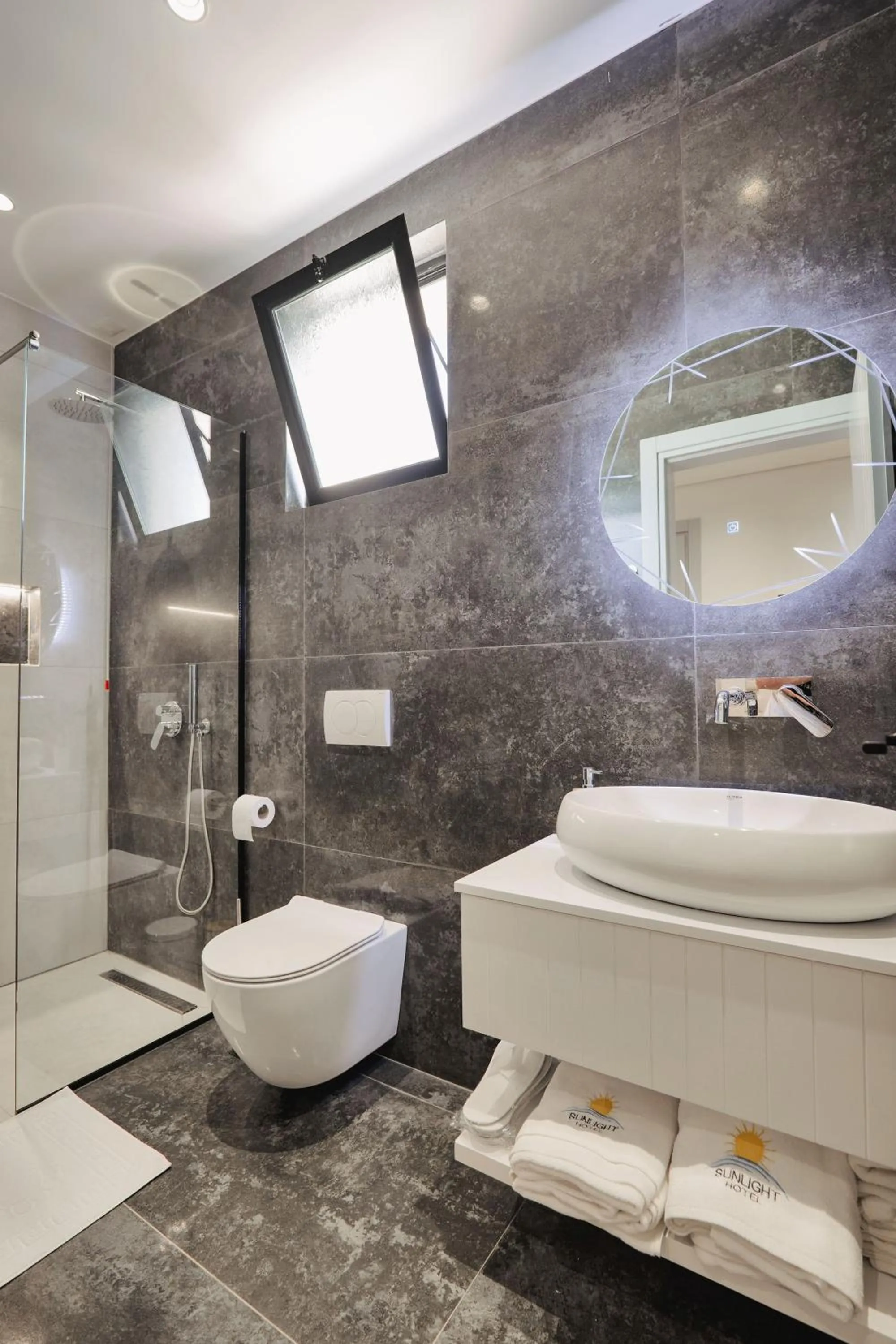 Shower in Sunlight Hotel