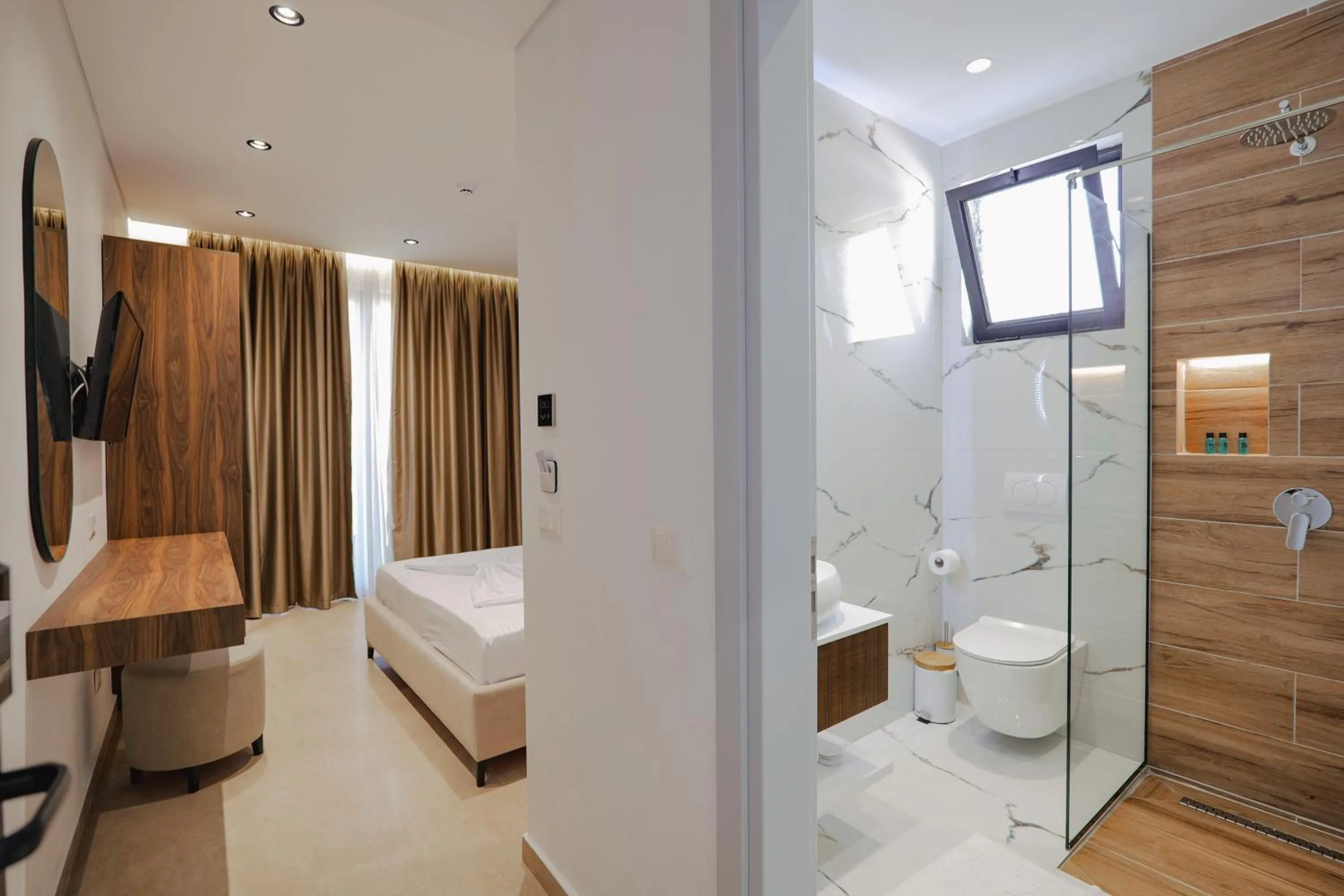 Shower in Sunlight Hotel