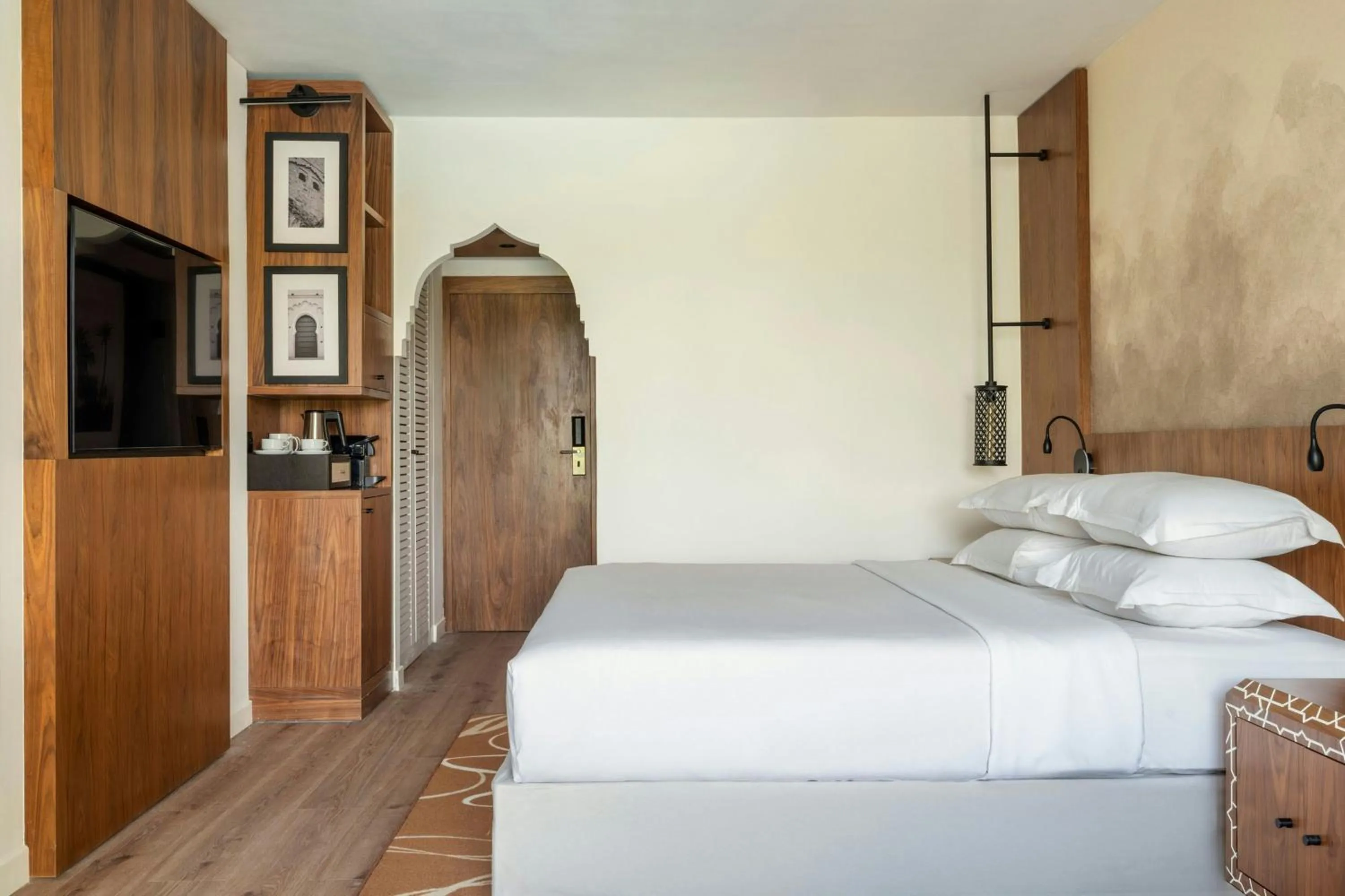 Bedroom, Bed in Le Meridien N'fis