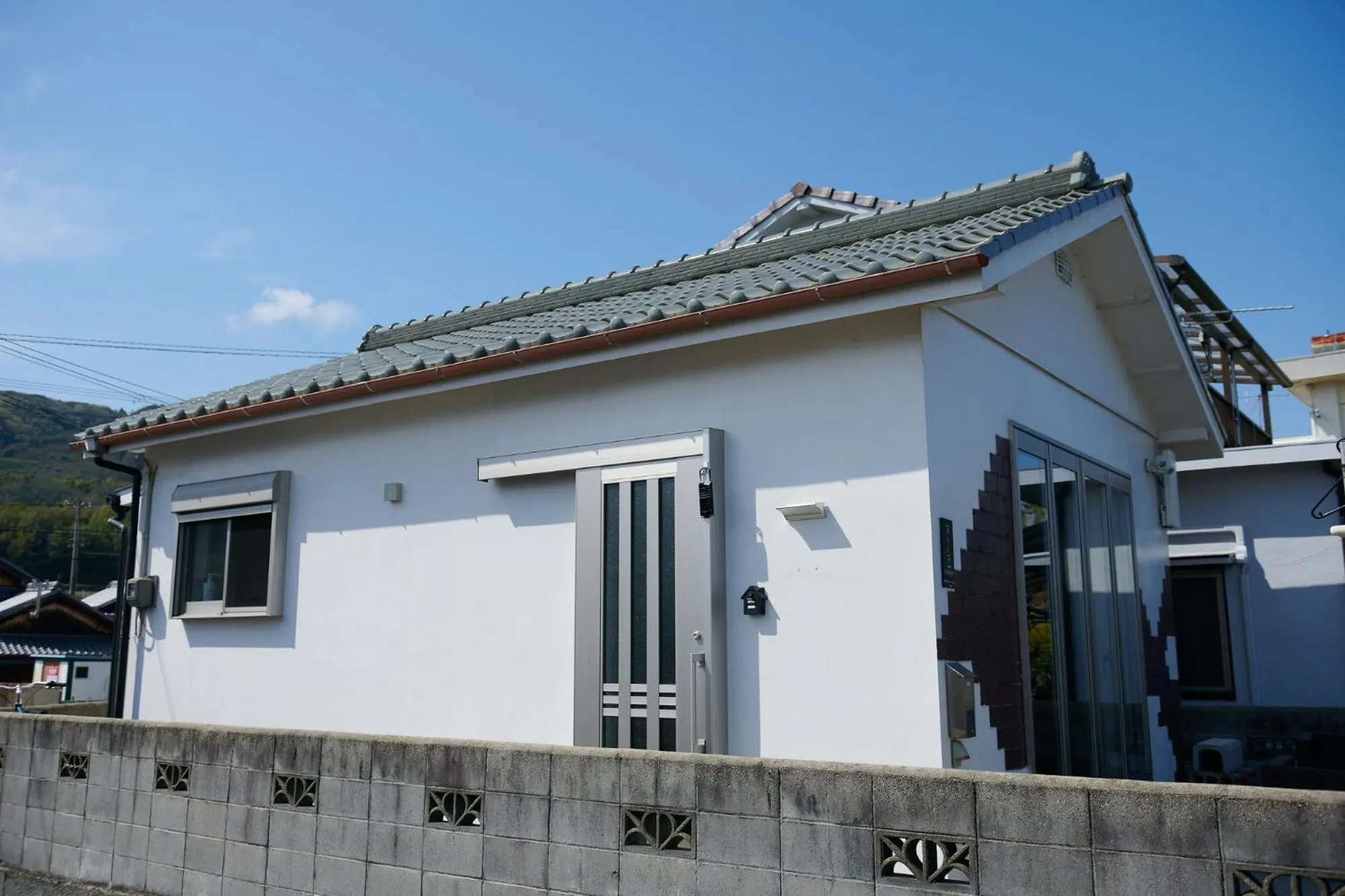 Property building in Rush Awaji Guppy - Seaside Holiday Home - Self Check-In Only