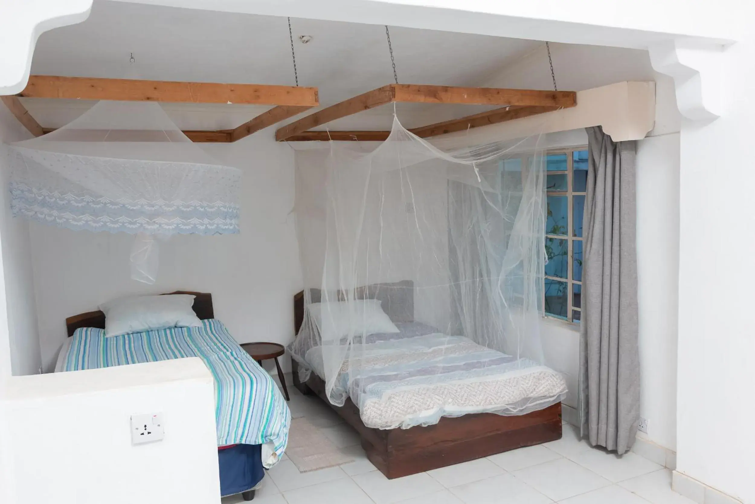 Family Room with Shared Bathroom in Sunnyside Inn Family Room with Shared Bathroom in Sunnyside Inn