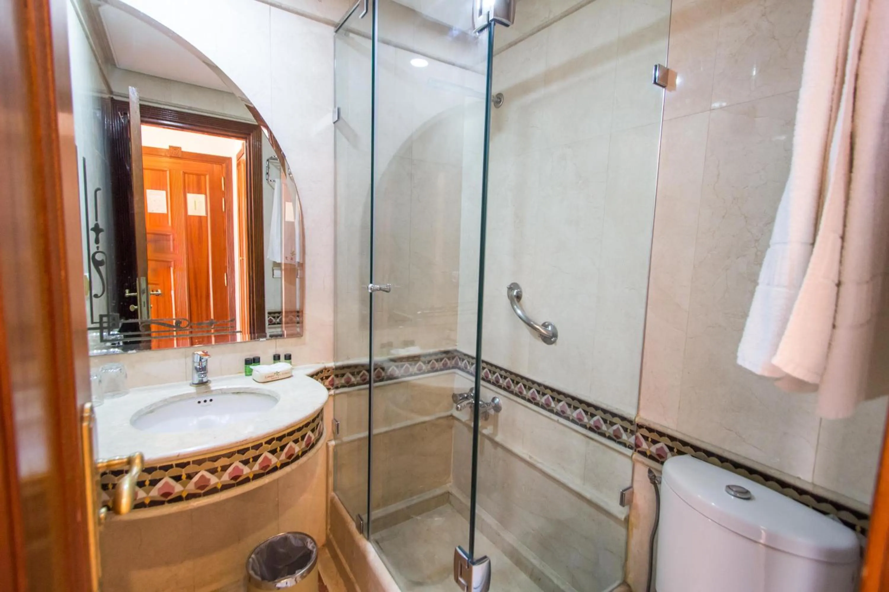 Shower in Zahrat Al Jabal