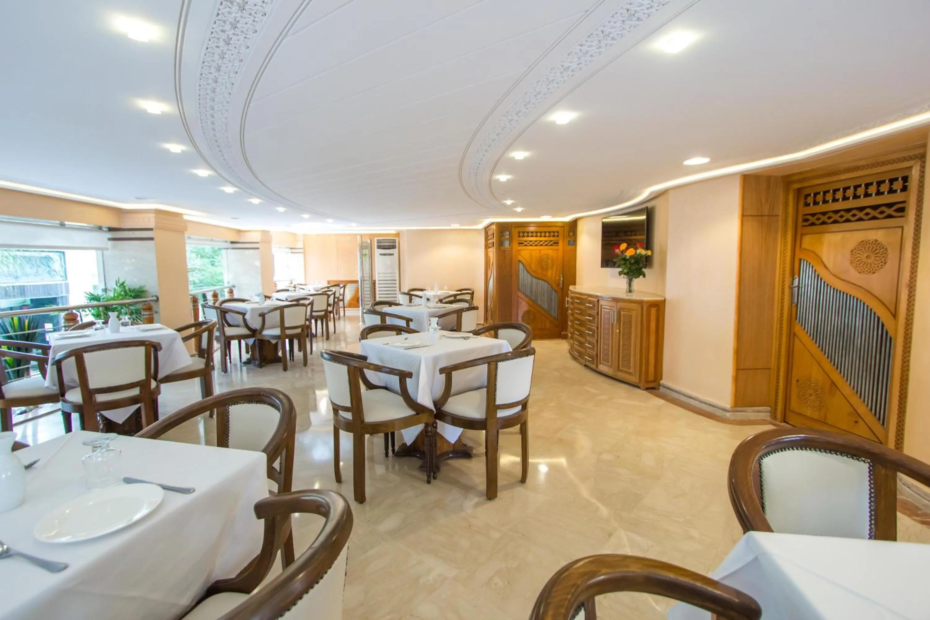 Restaurant/places to eat in Zahrat Al Jabal