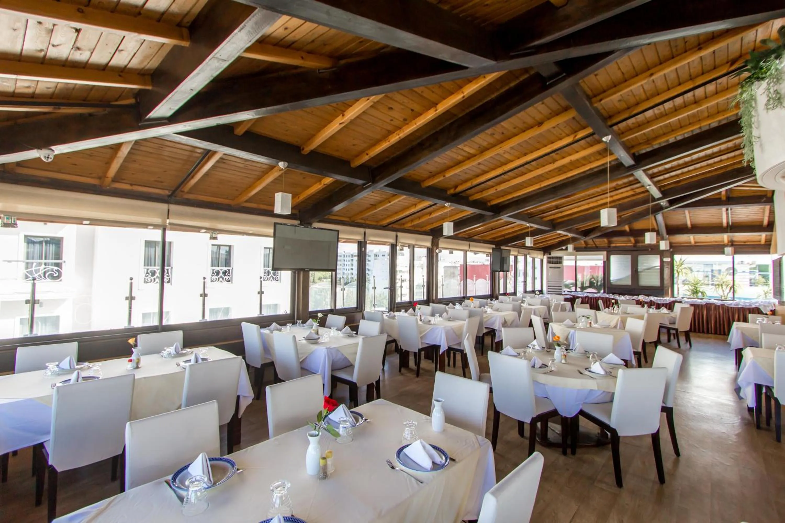 Restaurant/places to eat in Zahrat Al Jabal