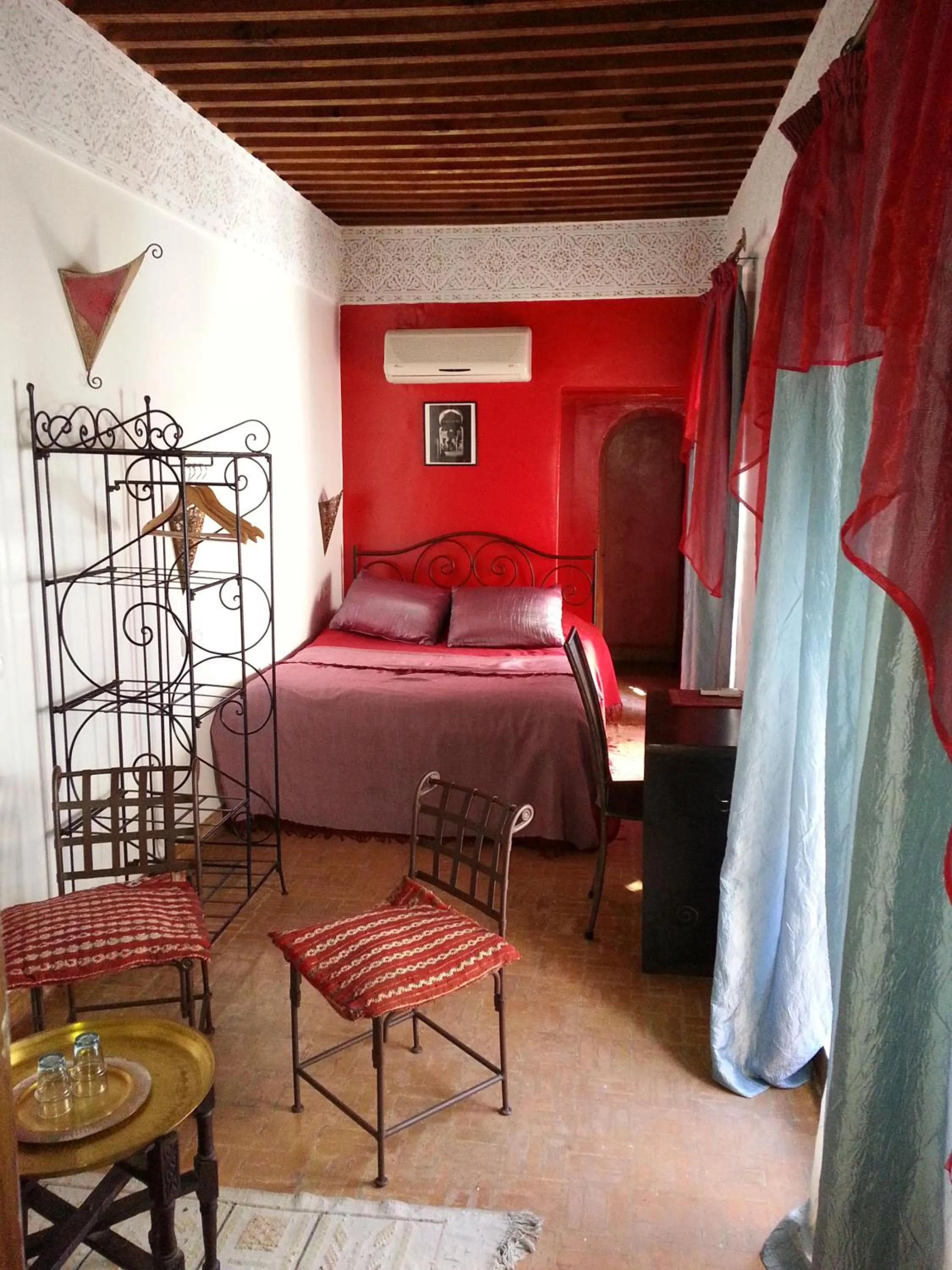 Photo of the whole room, Bed in Riad Attarine