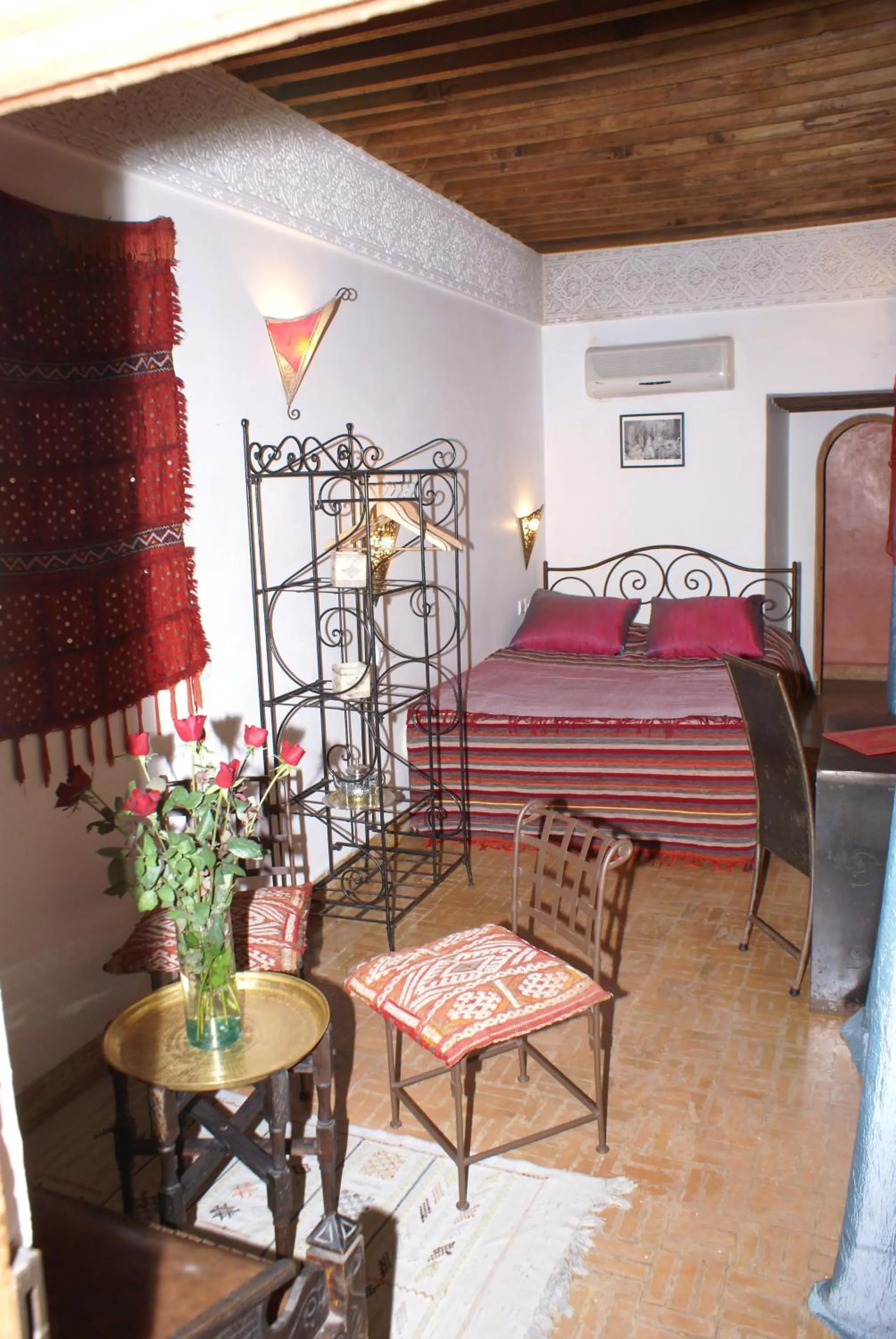 Photo of the whole room, Bed in Riad Attarine