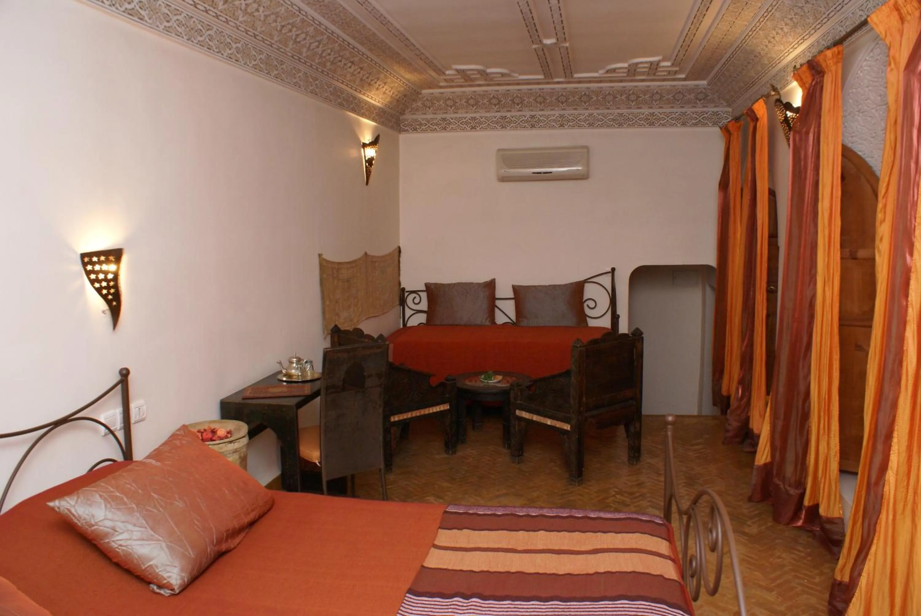 Photo of the whole room, Bed in Riad Attarine
