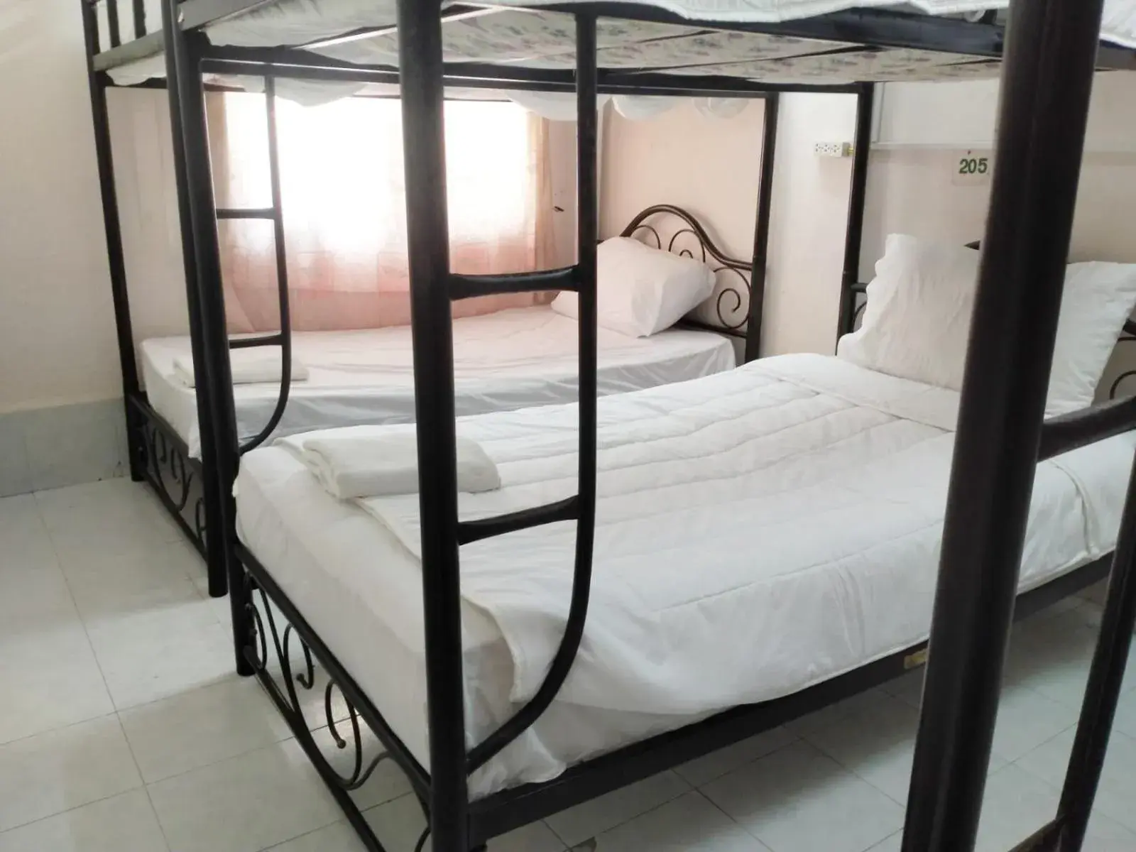 8-Bed Mixed Dormitory Room - single occupancy in Rainbow Hotel Vientiane 8-Bed Mixed Dormitory Room - single occupancy in Rainbow Hotel Vientiane