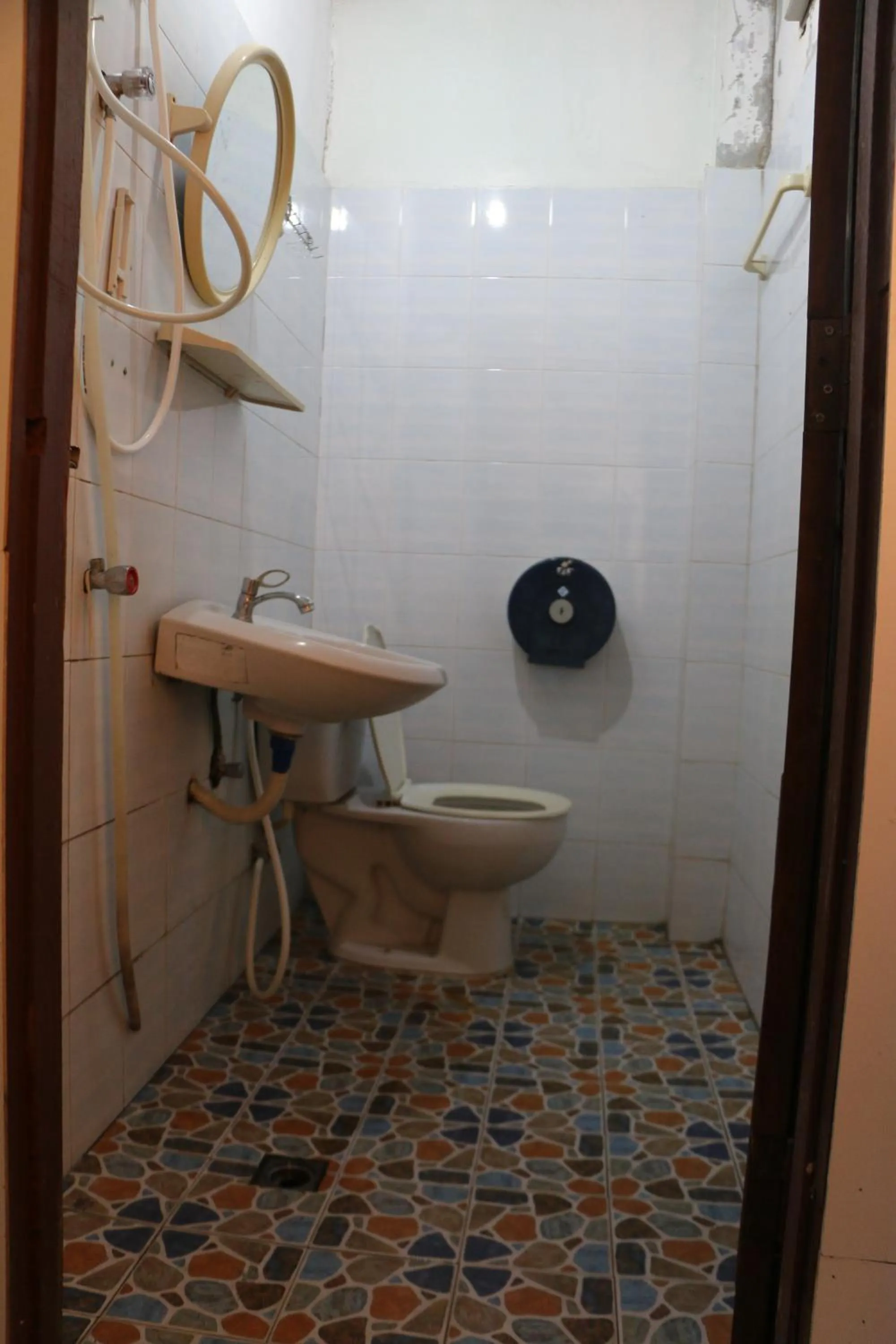 Toilet in Rainbow Hotel Vientiane