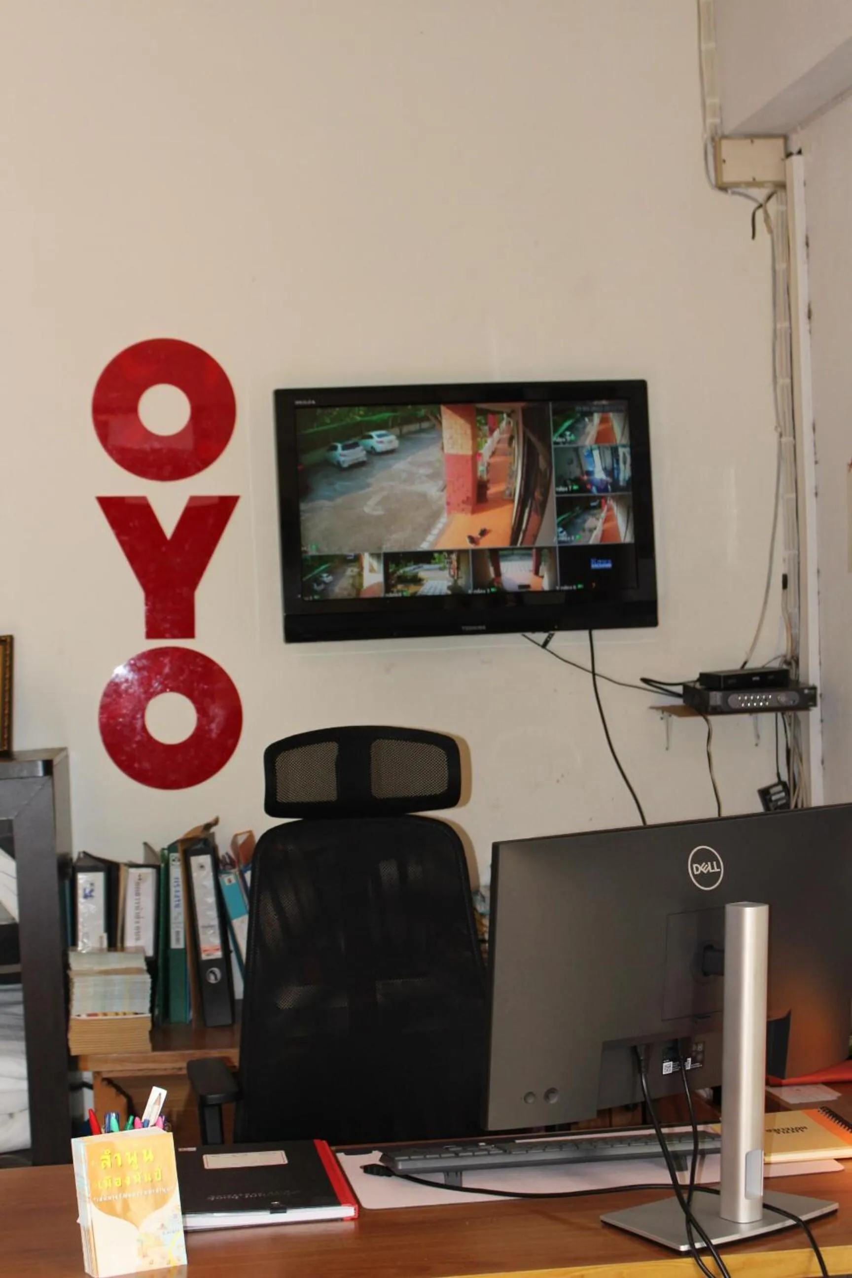 Lobby or reception in OYO 75420 Howto Hotel