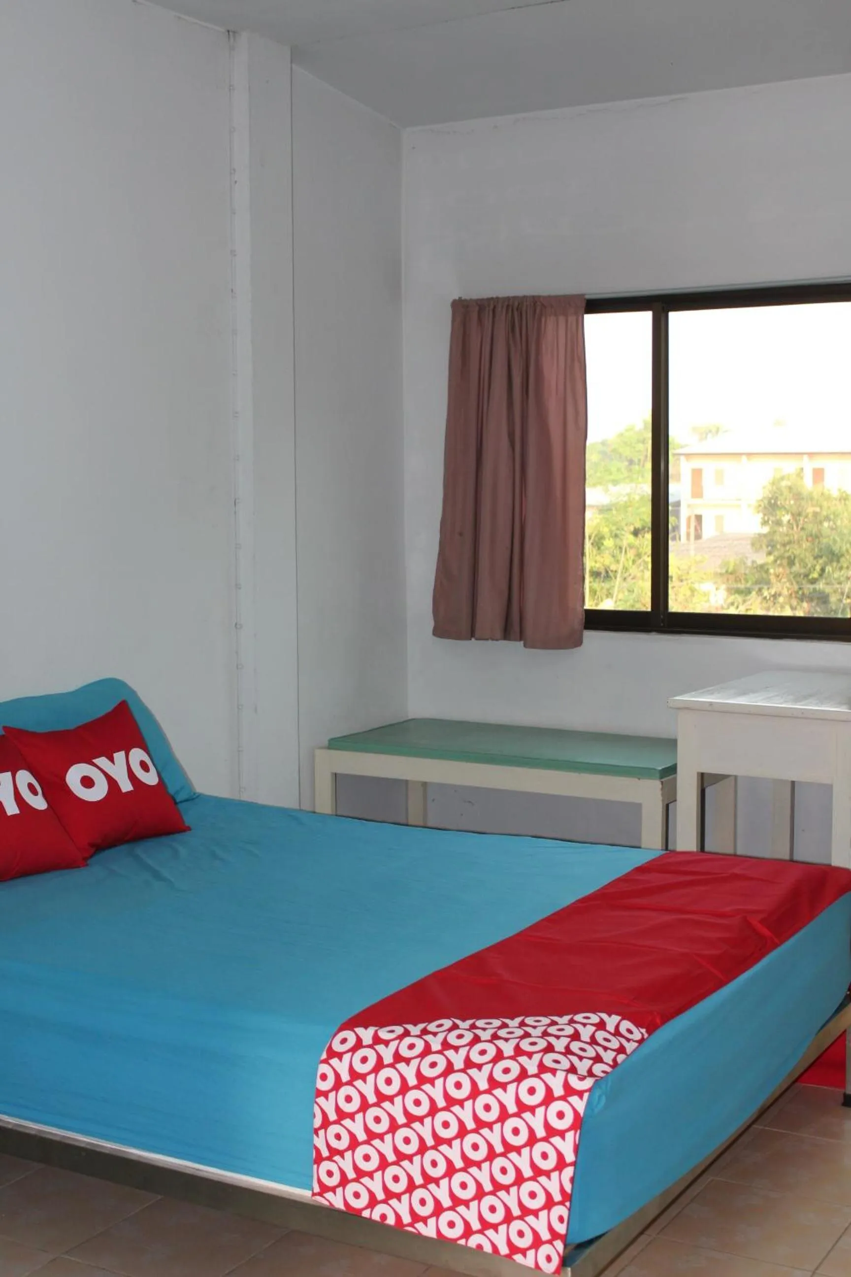 Bedroom, Bed in OYO 75420 Howto Hotel