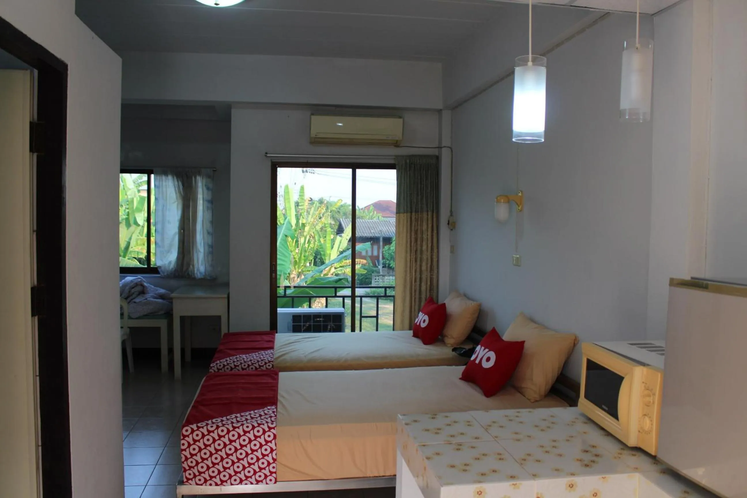 Bedroom, Bed in OYO 75420 Howto Hotel