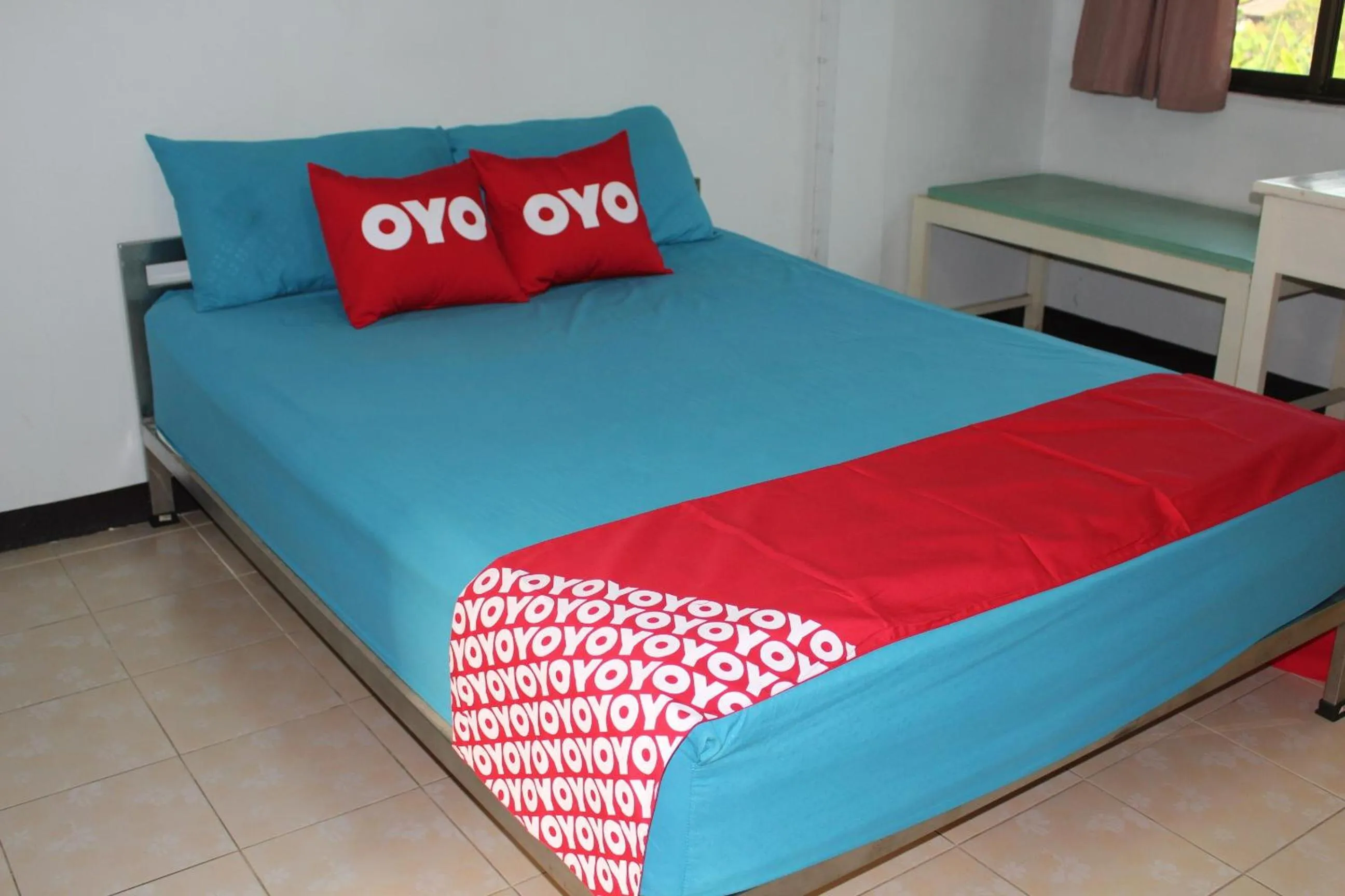 Bedroom, Bed in OYO 75420 Howto Hotel