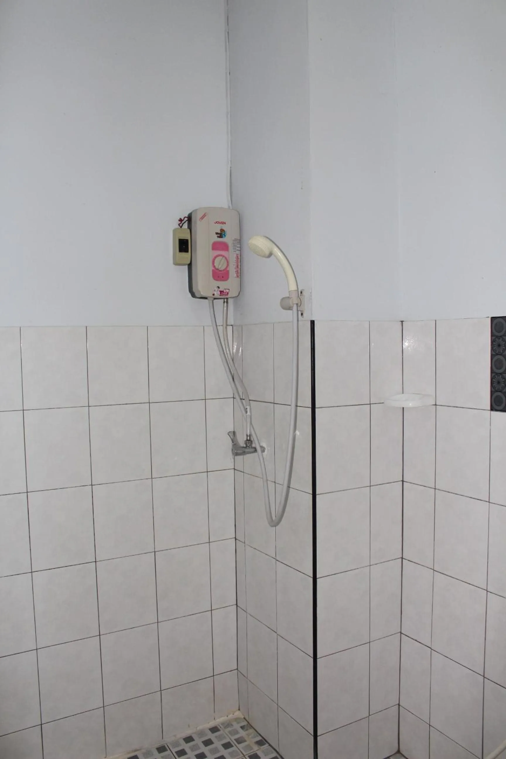 Bathroom in OYO 75420 Howto Hotel