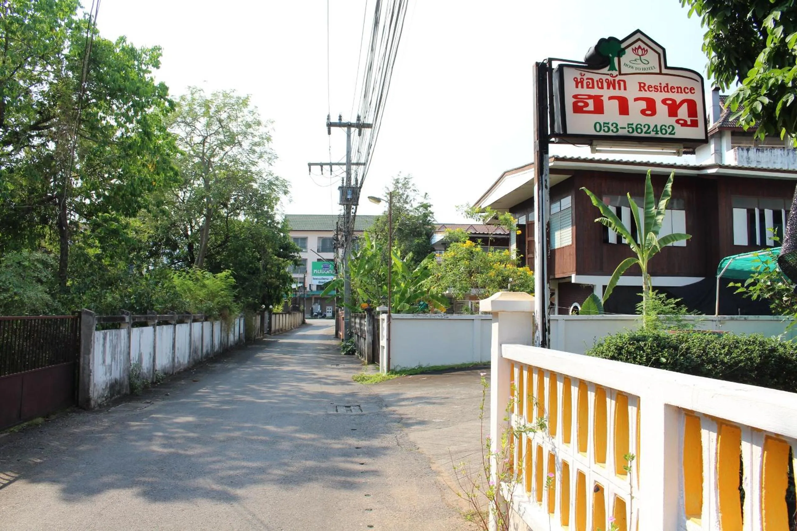 Facade/entrance in OYO 75420 Howto Hotel