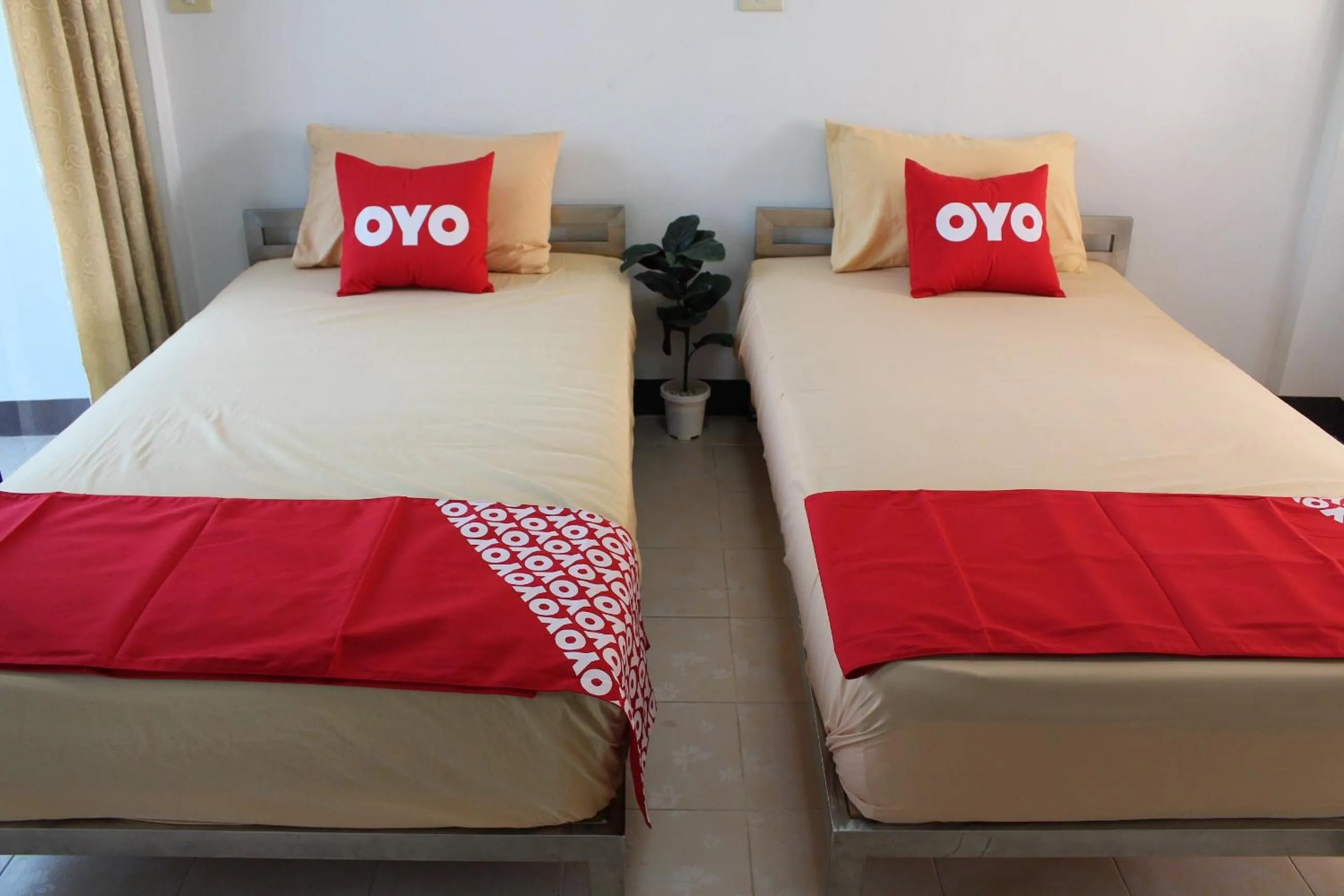 Bedroom, Bed in OYO 75420 Howto Hotel