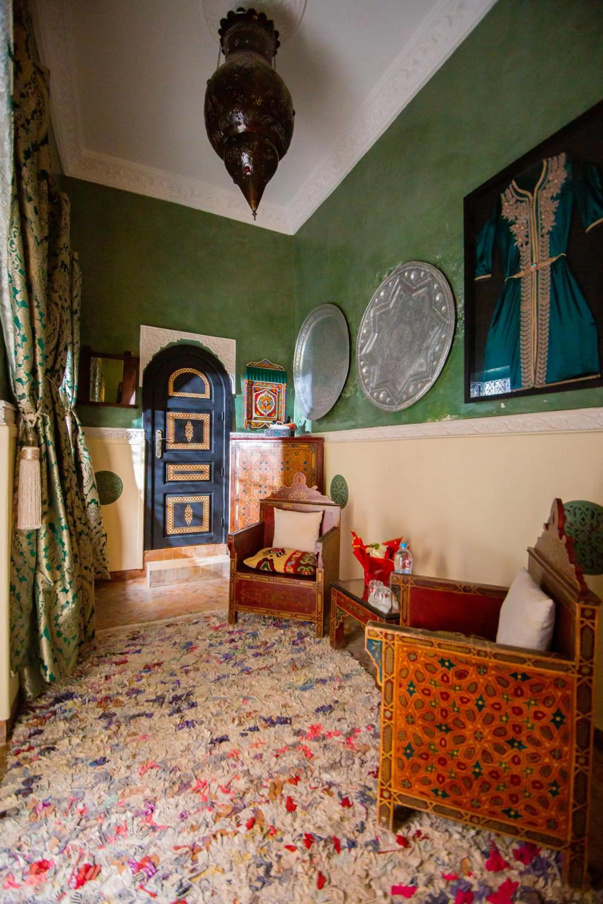 Photo of the whole room, Bed in Riad Ta'achchaqa