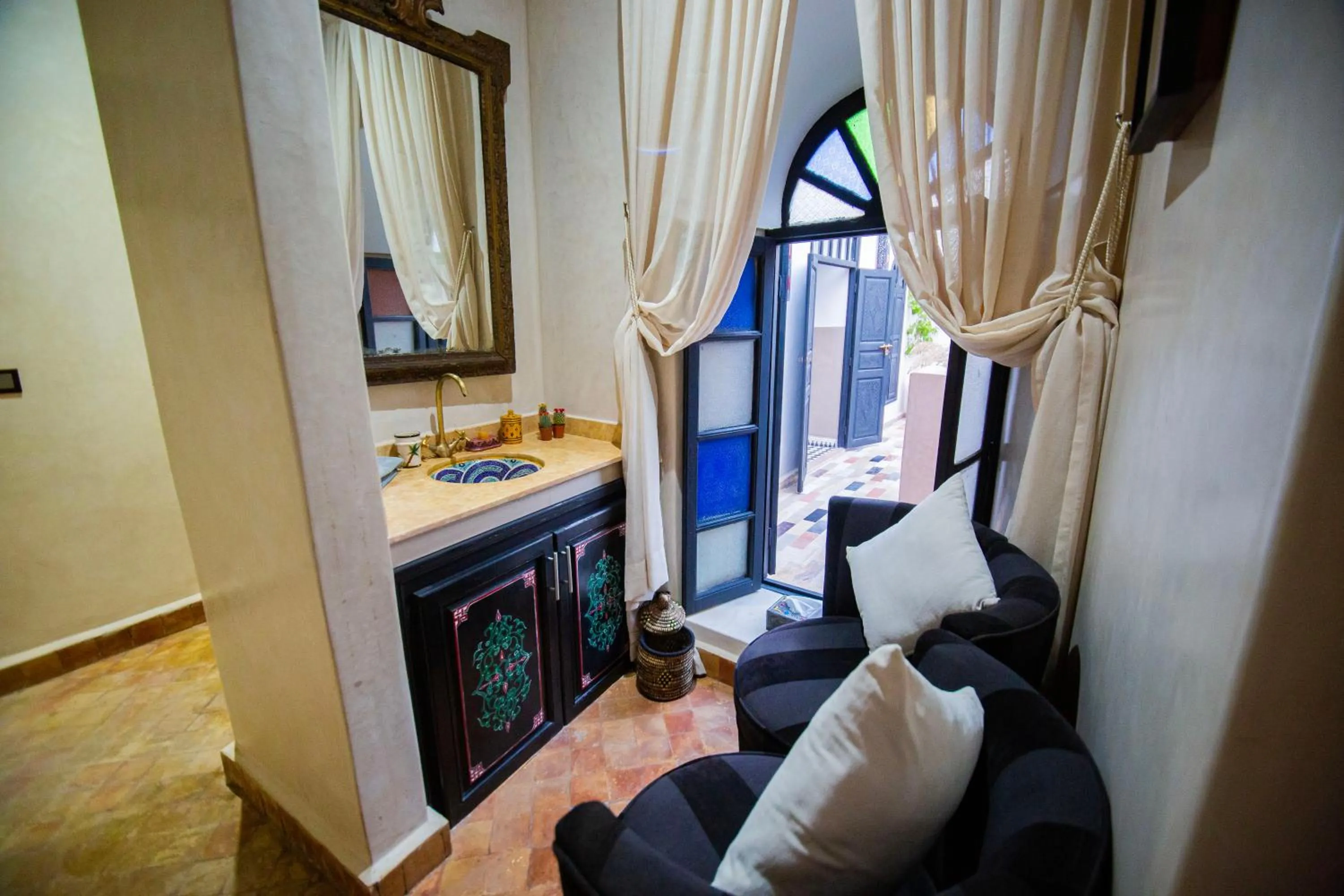 Bed in Riad Ta'achchaqa