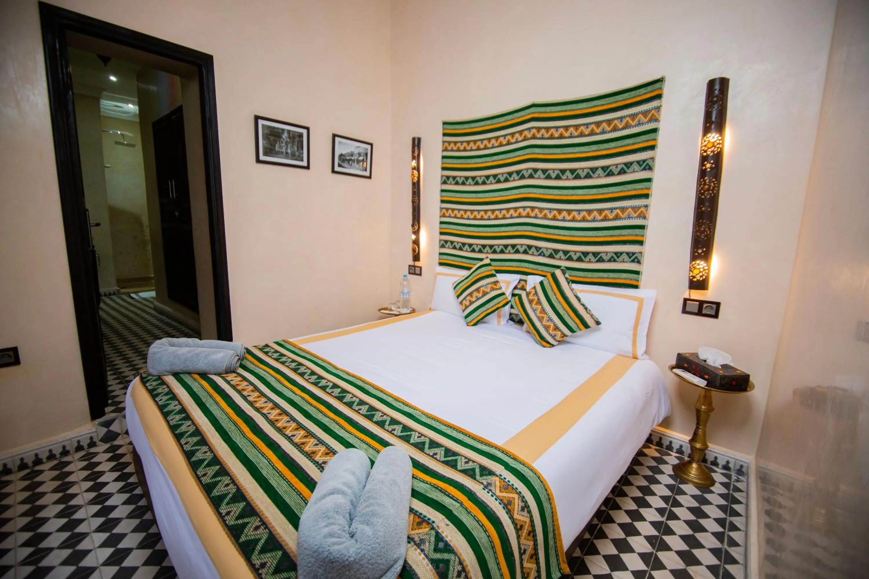 Deluxe Double Room in Riad Ta'achchaqa