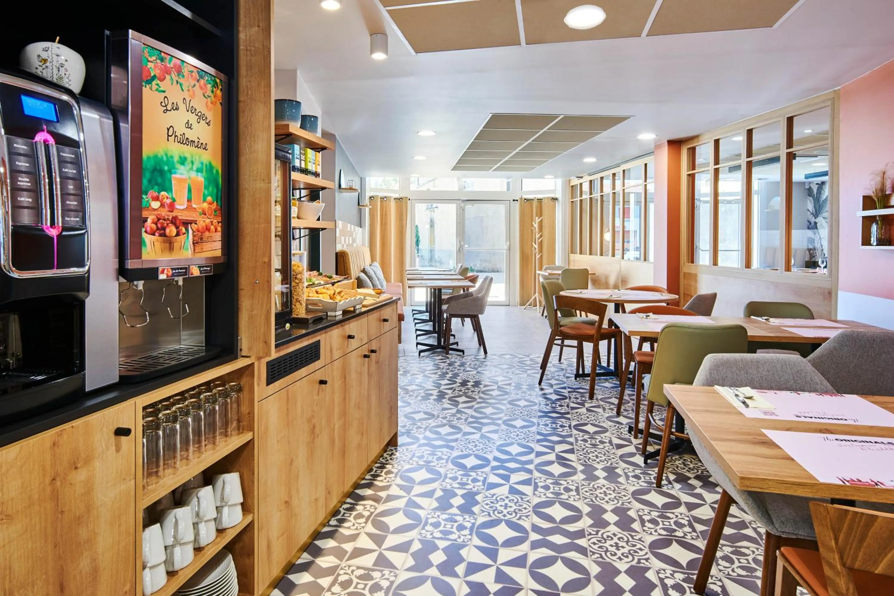 Restaurant/places to eat in Originals Boutique, Hôtel Larivaut, Puy-Guillaume