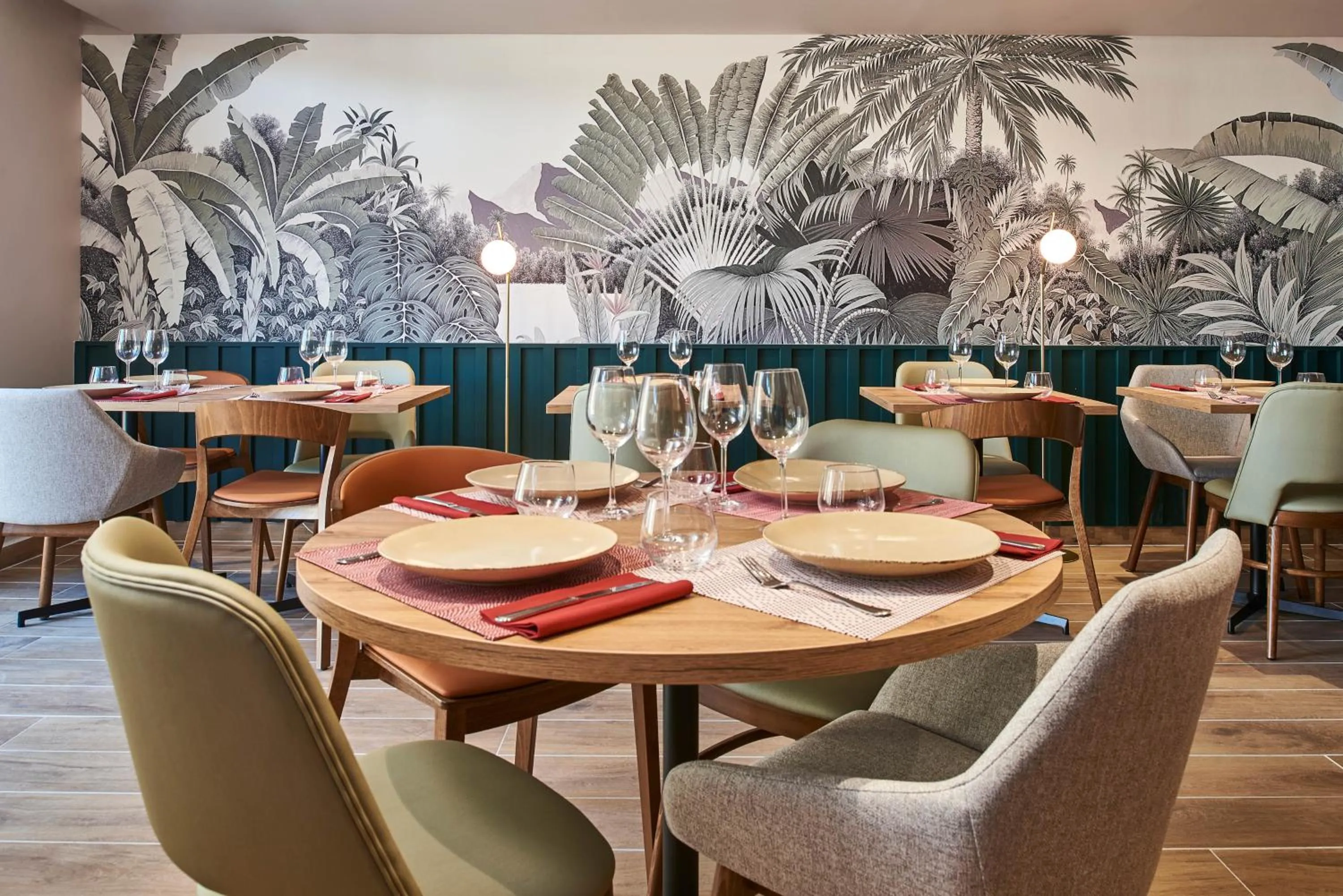 Restaurant/places to eat in Originals Boutique, Hôtel Larivaut, Puy-Guillaume