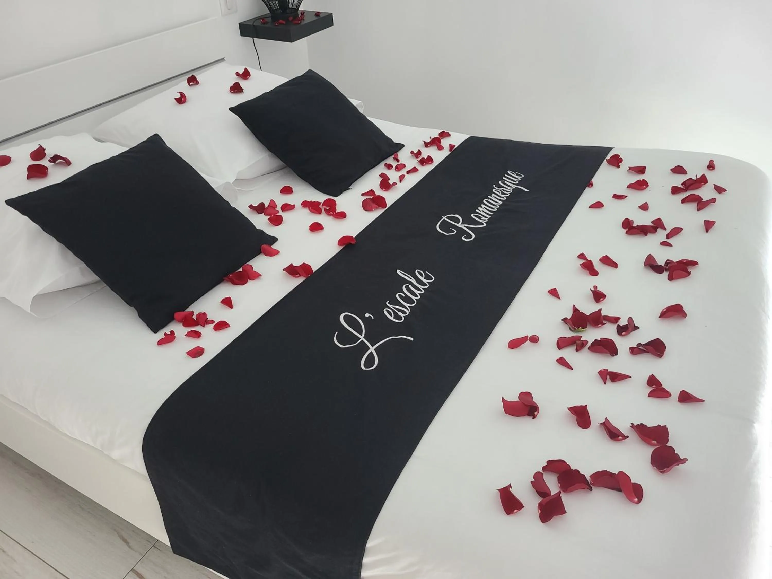 Bed in L'escale Romanesque