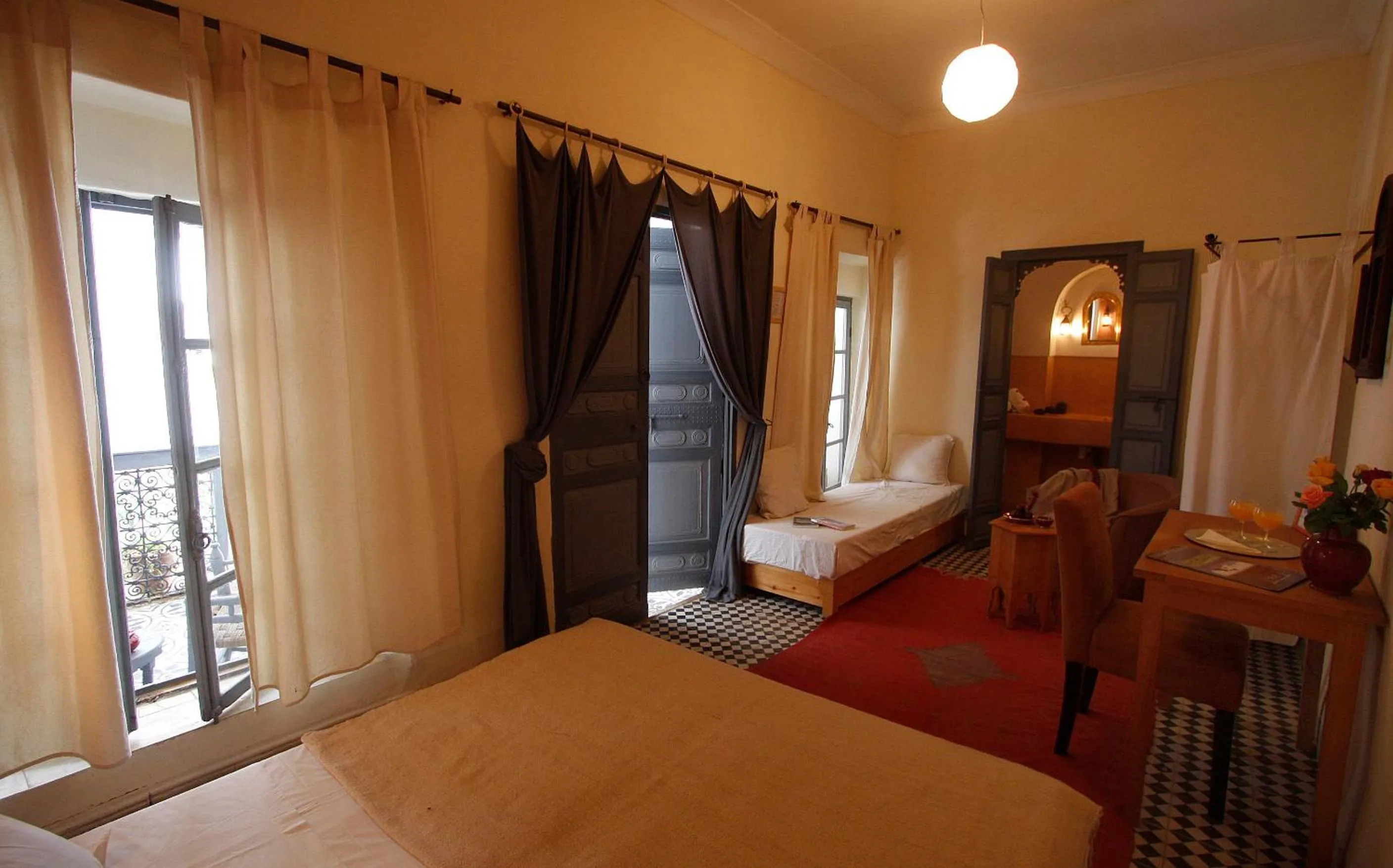 Photo of the whole room, Bed in Dar Touyir