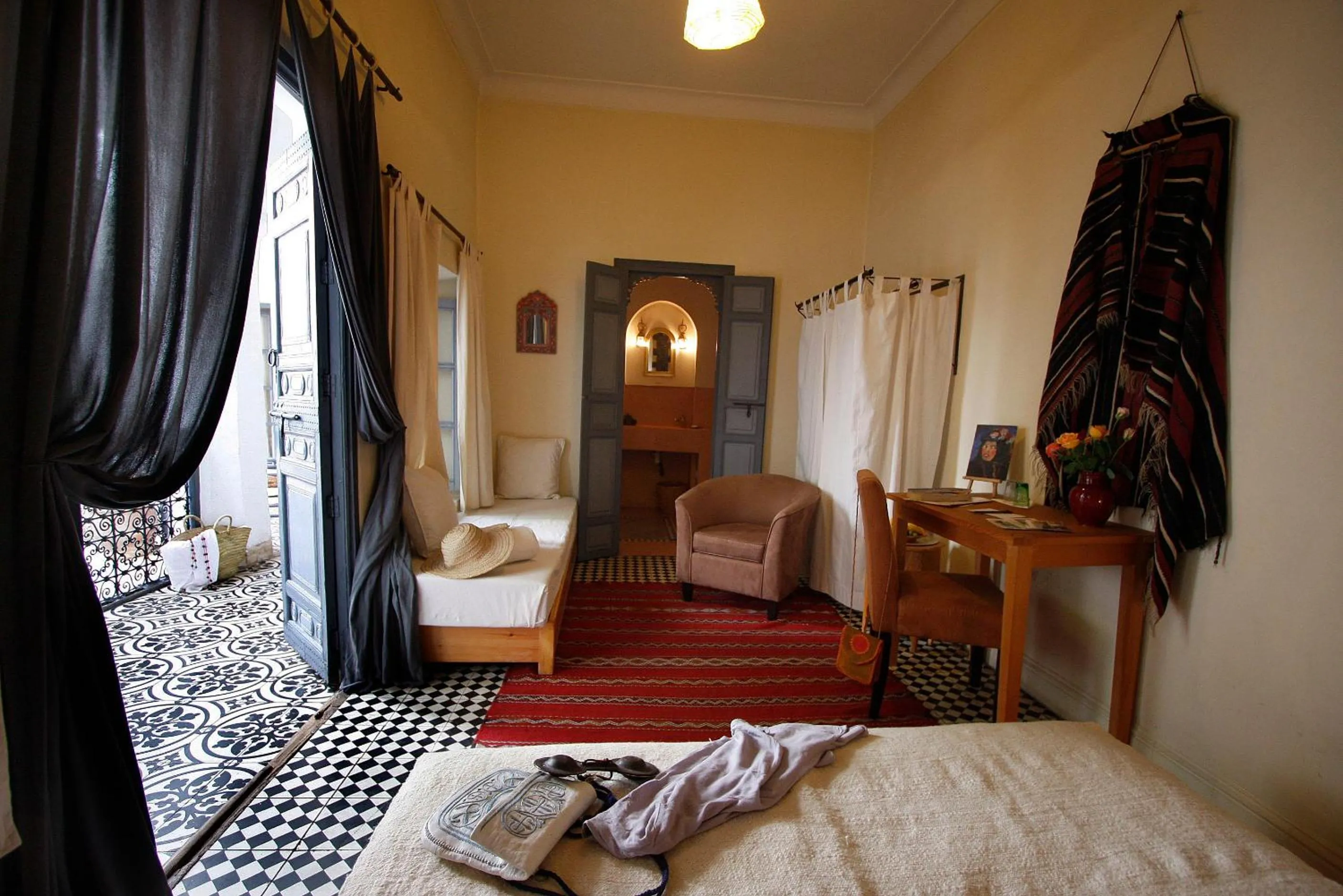Photo of the whole room, Bed in Dar Touyir