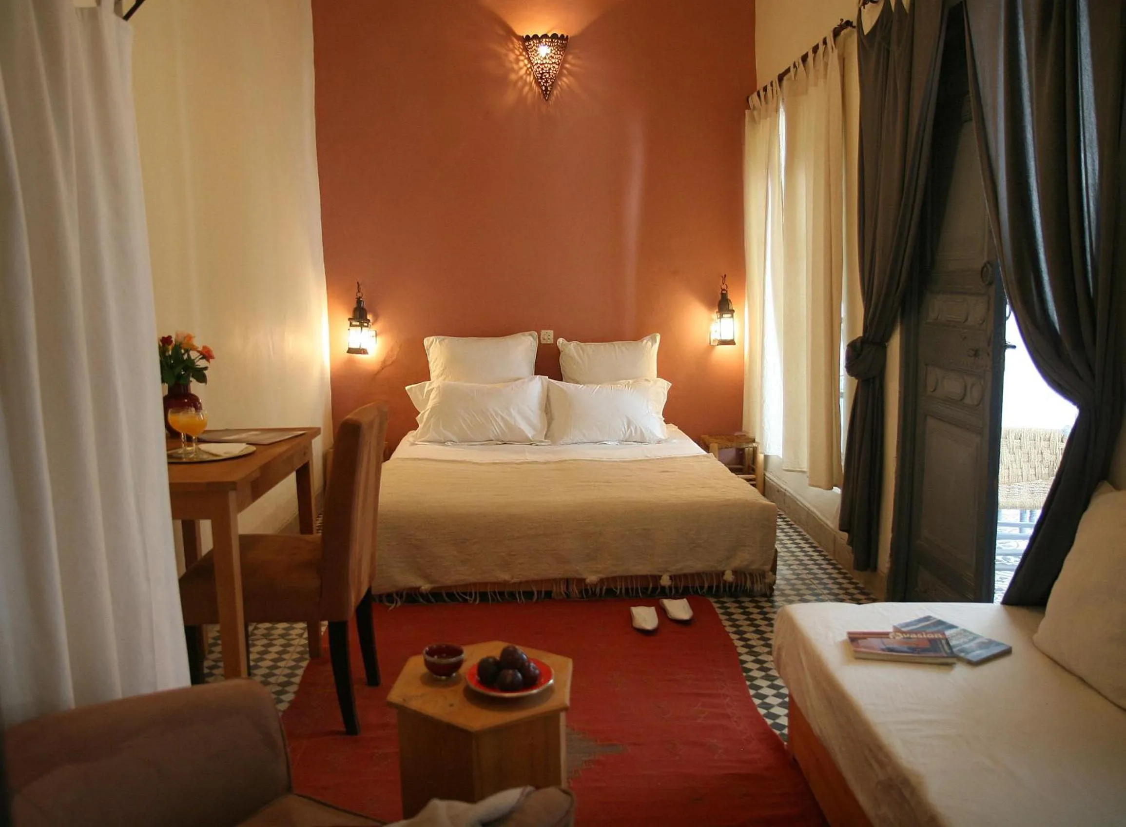 Photo of the whole room, Bed in Dar Touyir