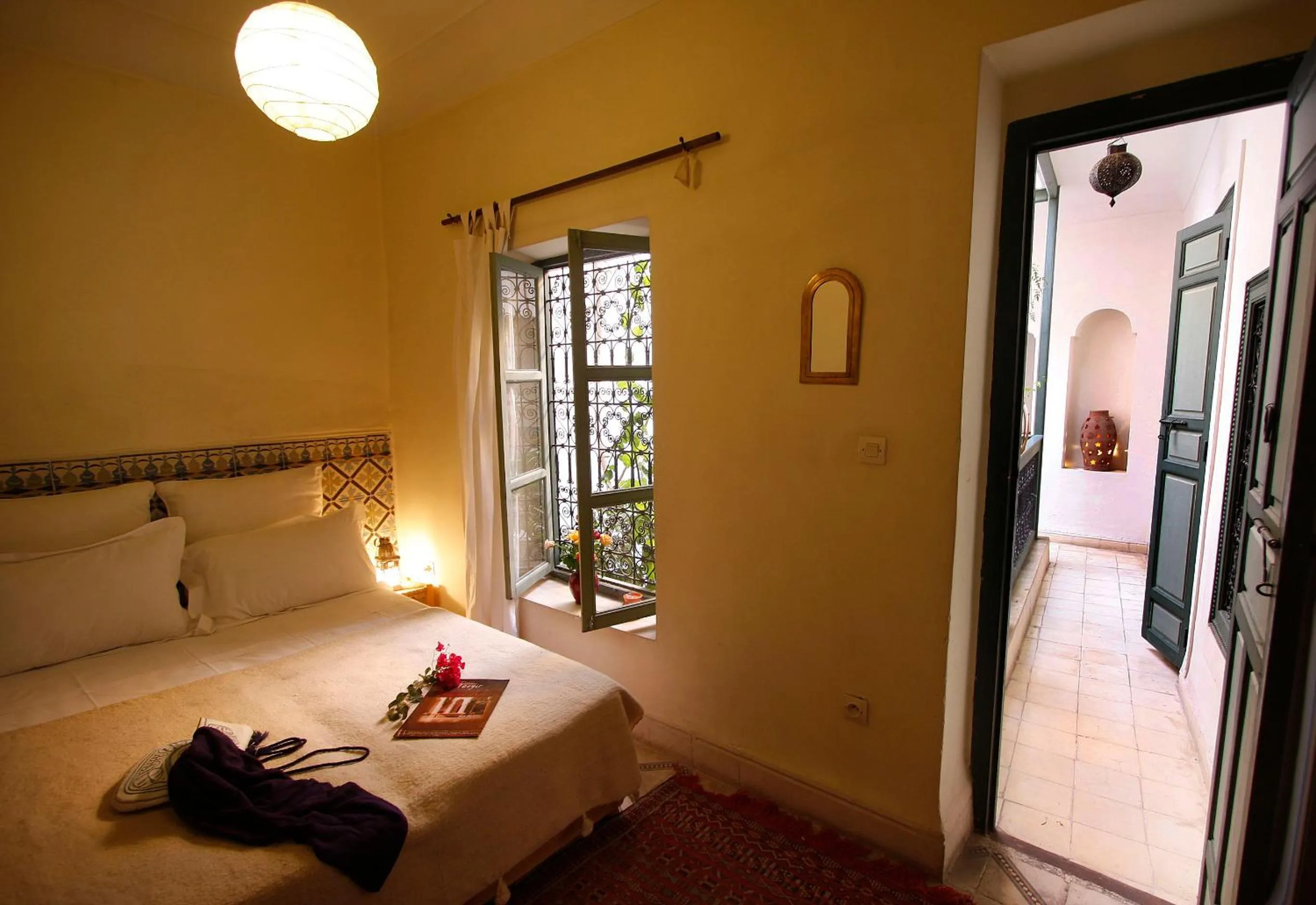 Photo of the whole room, Bed in Dar Touyir