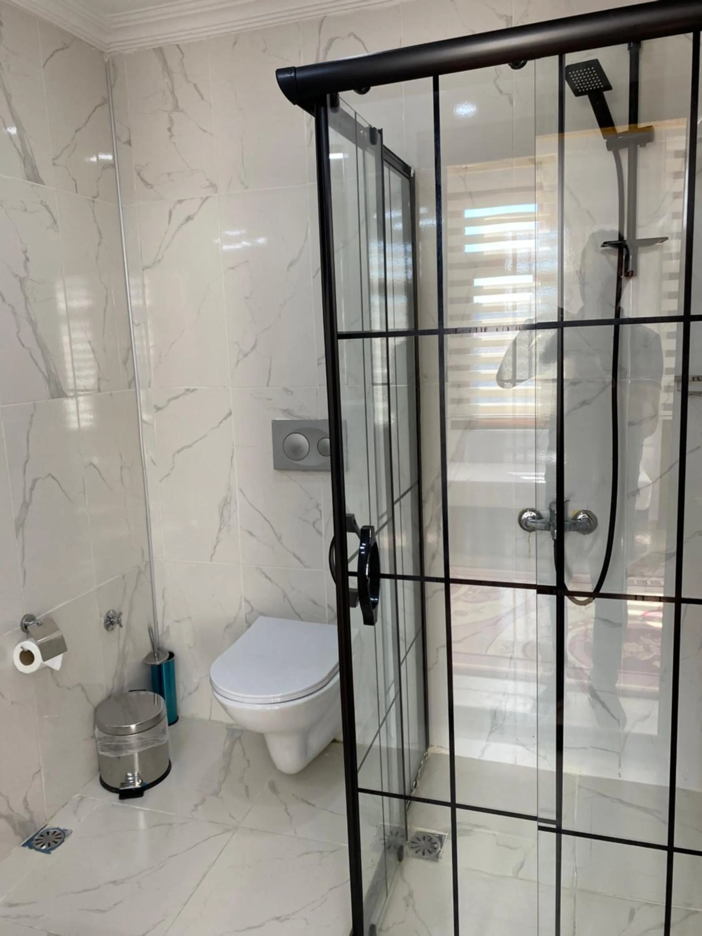 Shower in Stylish Hotel Old City