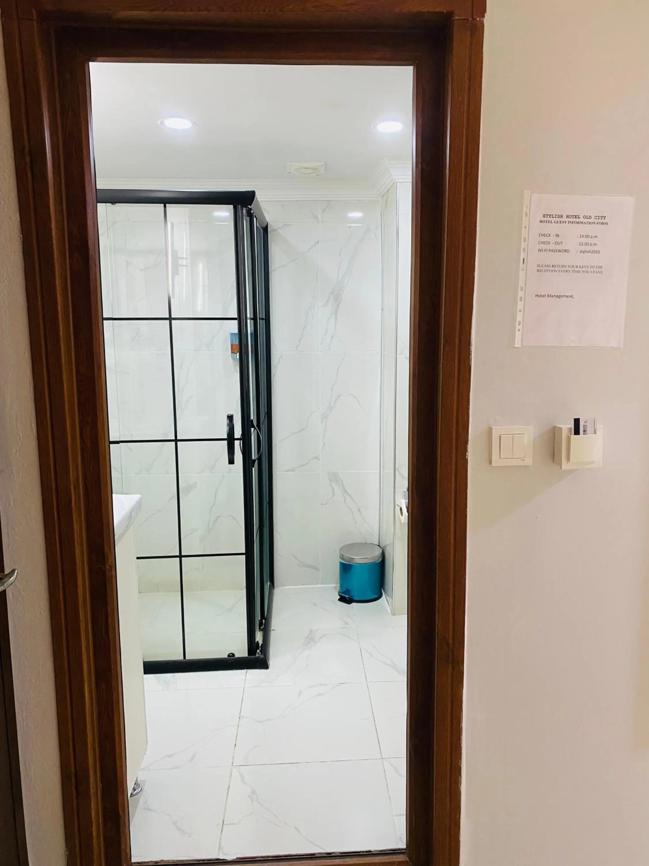 Shower in Stylish Hotel Old City